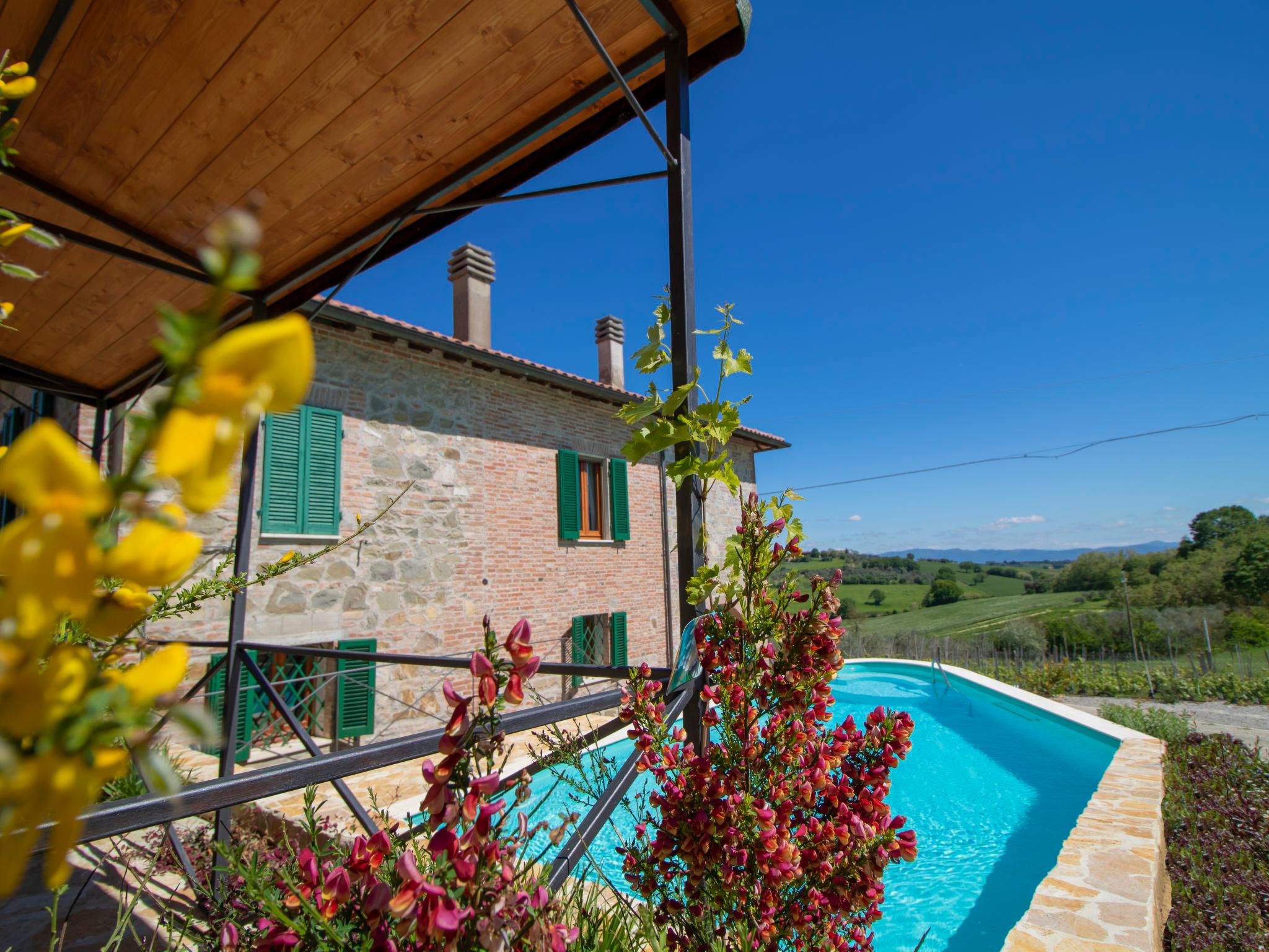 Photo 20 - 2 bedroom House in Castiglione del Lago with private pool and garden