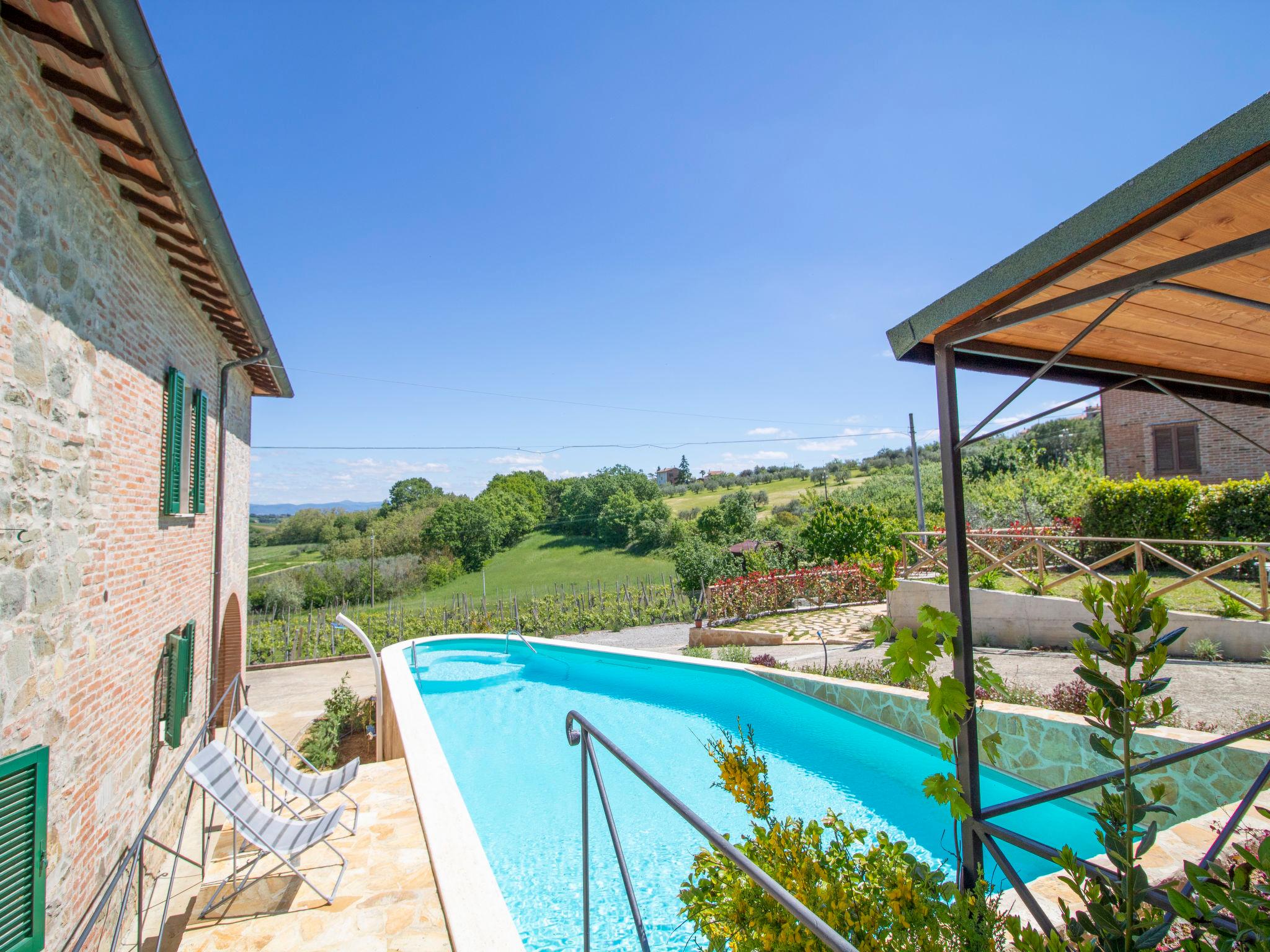 Foto 22 - Haus mit 2 Schlafzimmern in Castiglione del Lago mit privater pool und blick auf die berge