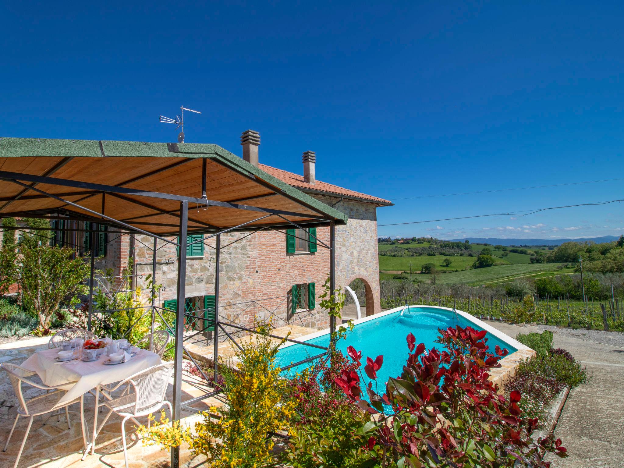 Photo 1 - Maison de 2 chambres à Castiglione del Lago avec piscine privée et vues sur la montagne