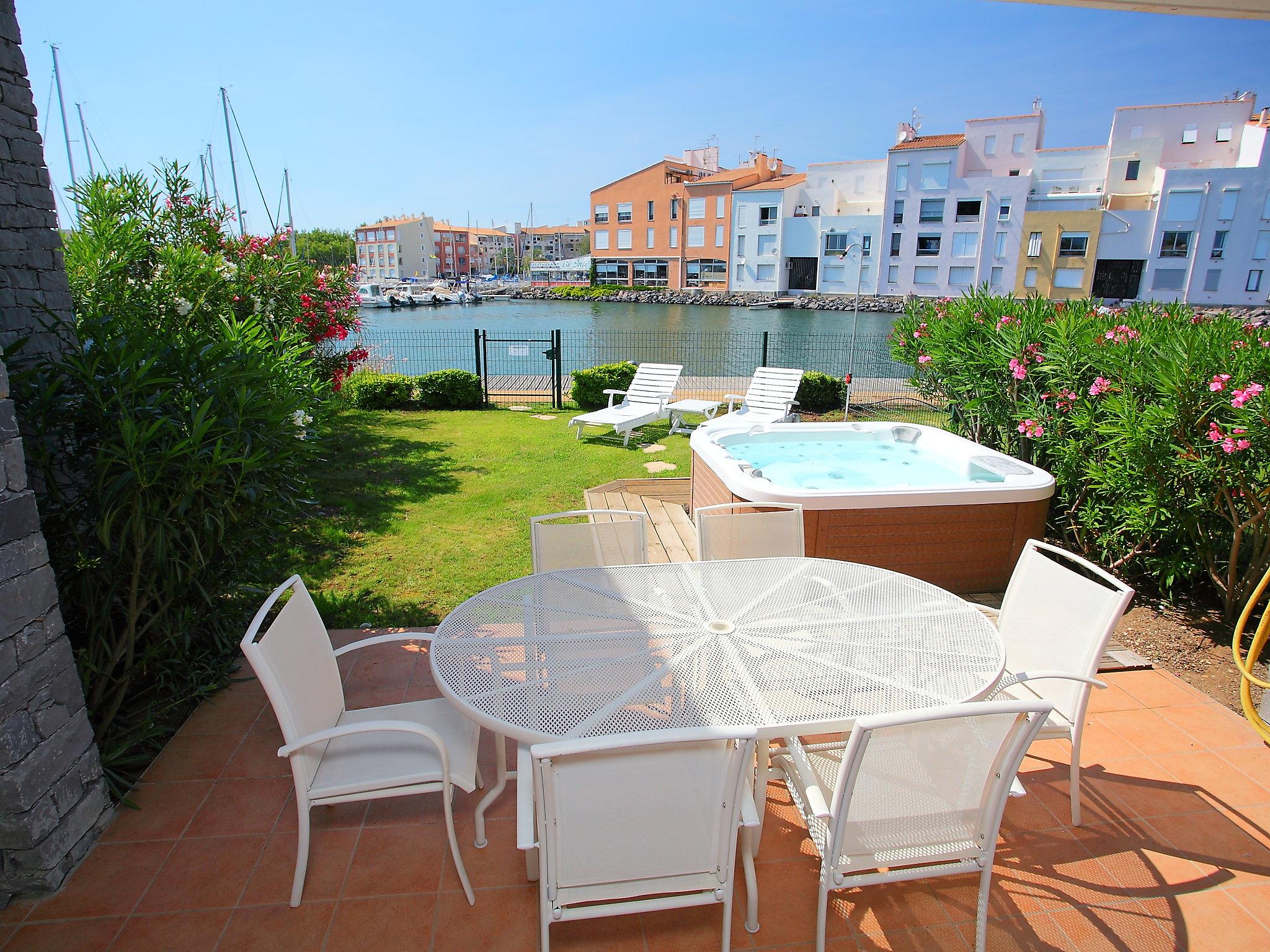 Photo 16 - 3 bedroom House in Agde with garden and terrace