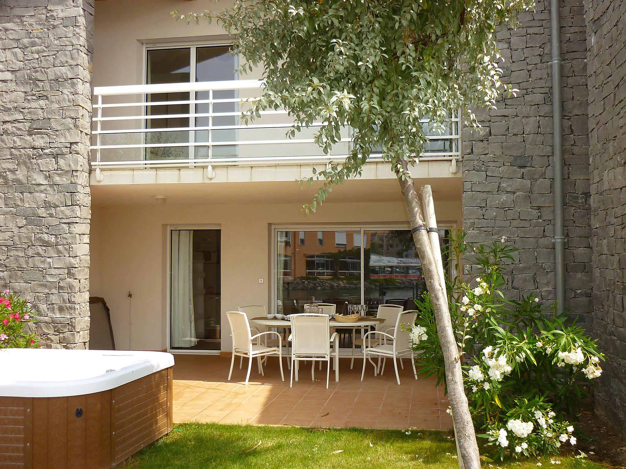 Photo 19 - 3 bedroom House in Agde with garden and sea view