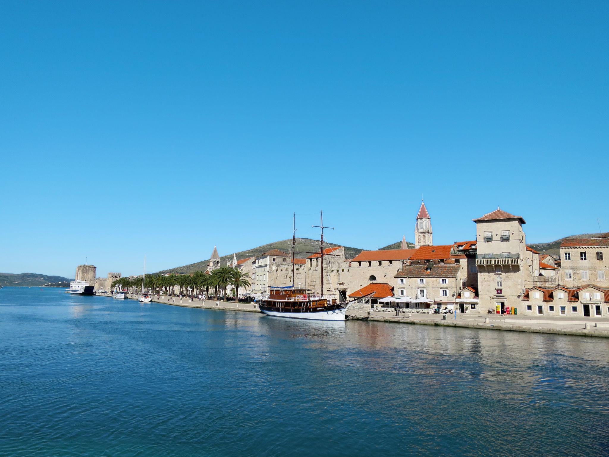 Photo 25 - 3 bedroom Apartment in Trogir with swimming pool and garden