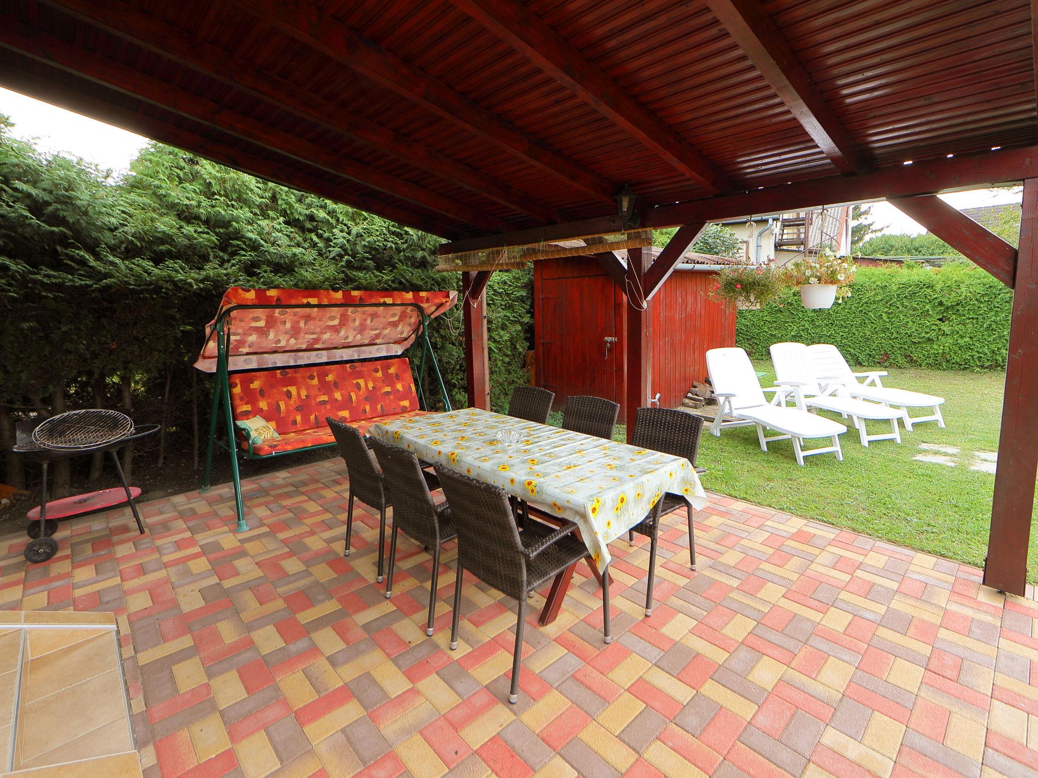 Photo 13 - Maison de 2 chambres à Balatonkeresztúr avec jardin et terrasse