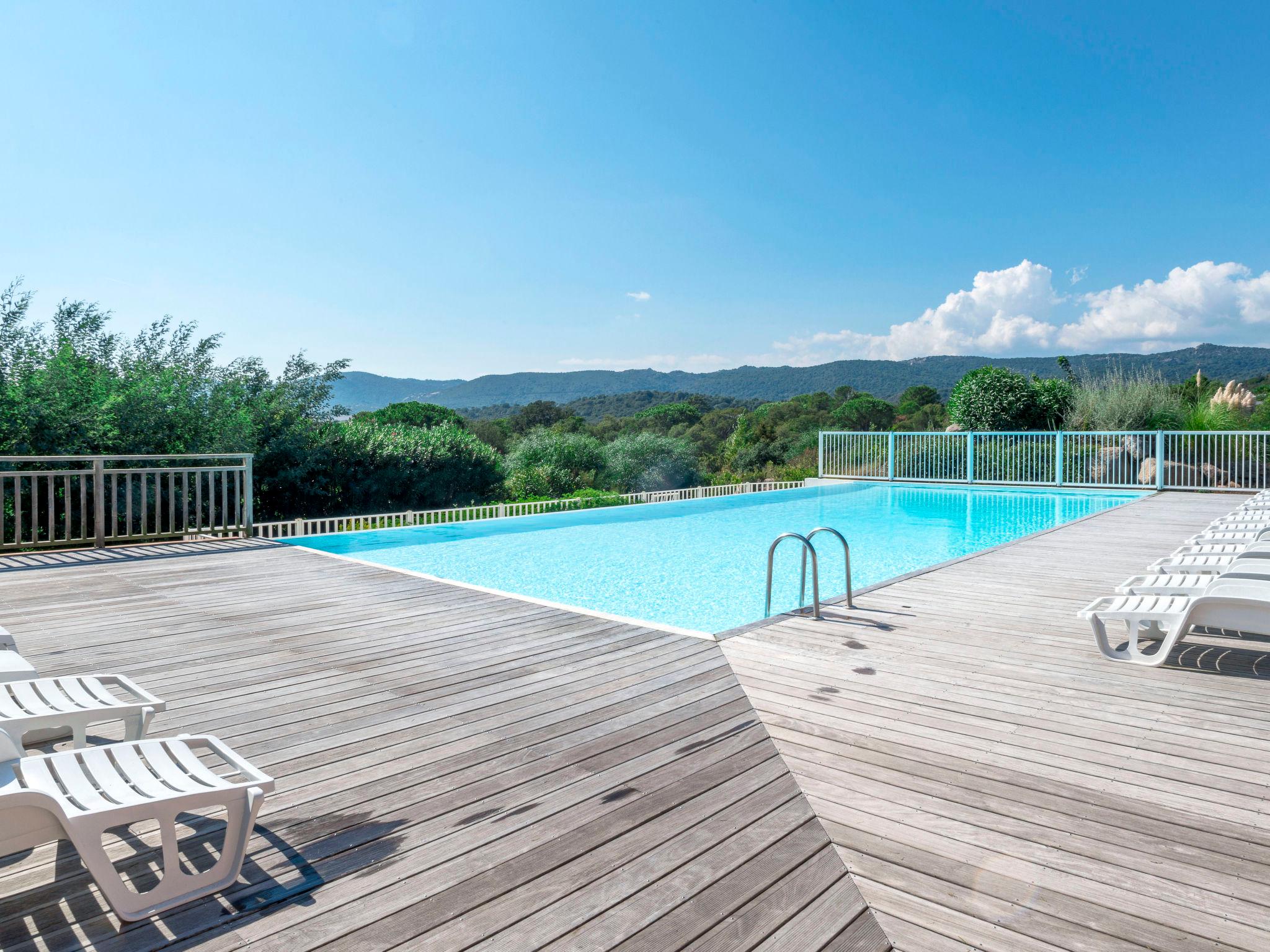 Foto 1 - Casa de 2 habitaciones en Porto-Vecchio con piscina y vistas al mar