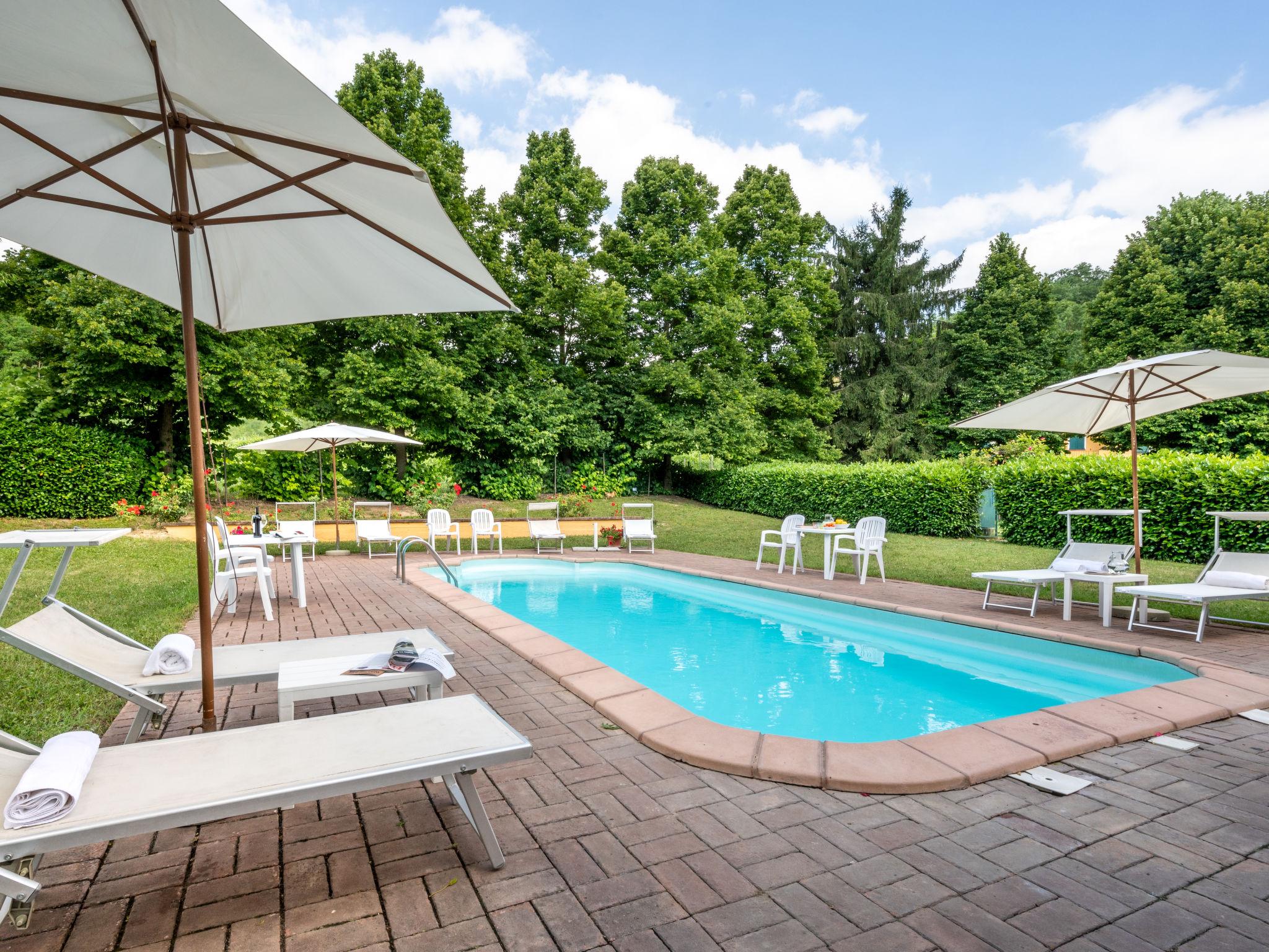 Foto 3 - Casa de 9 quartos em Vigliano d'Asti com piscina privada e jardim
