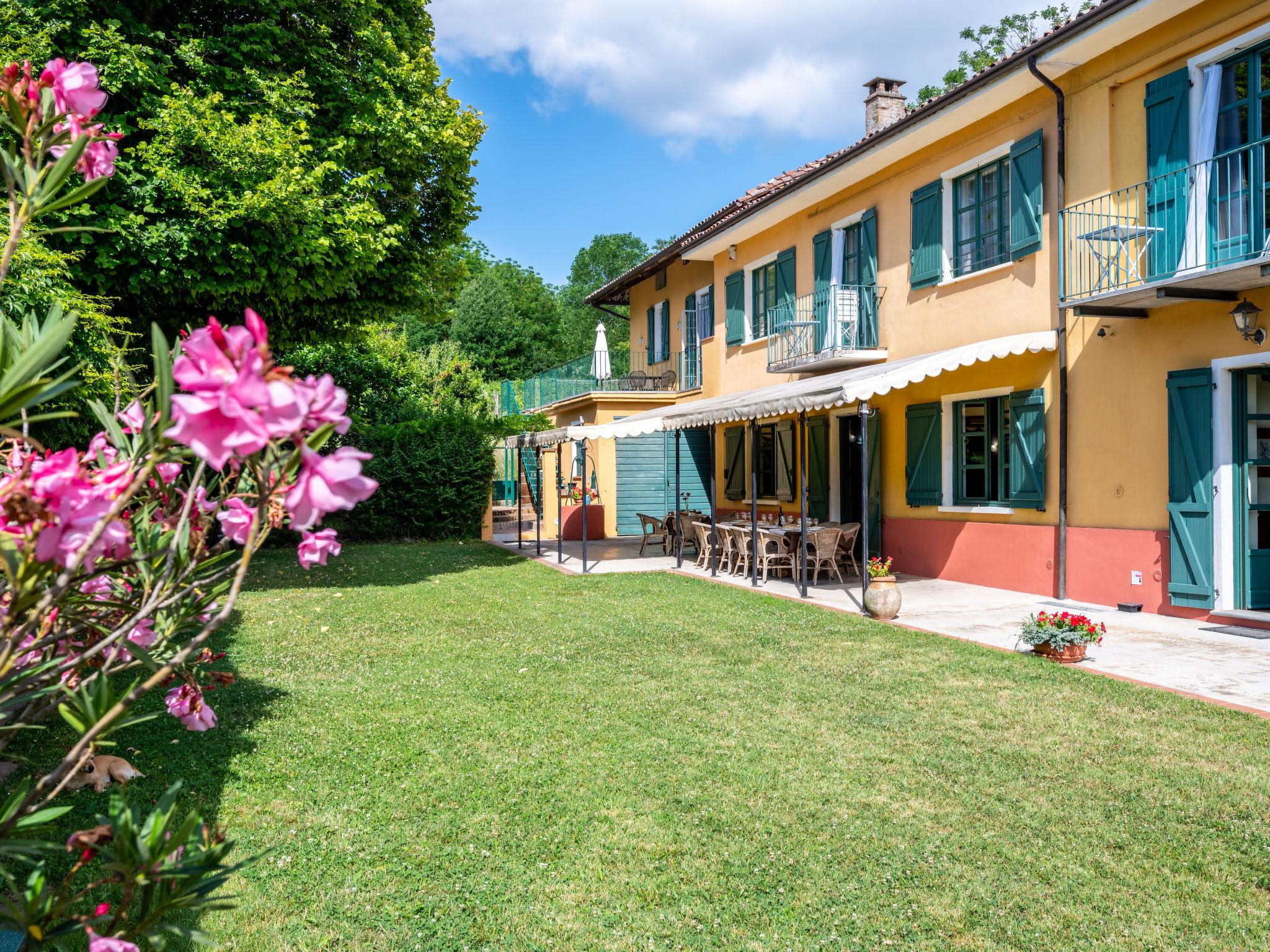 Foto 1 - Apartamento de 1 habitación en Vigliano d'Asti con piscina y jardín