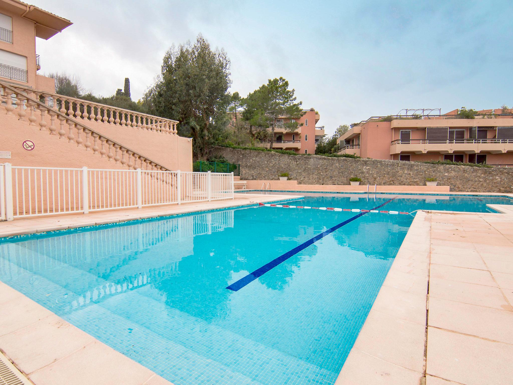 Foto 19 - Apartamento em Saint-Tropez com piscina e vistas do mar