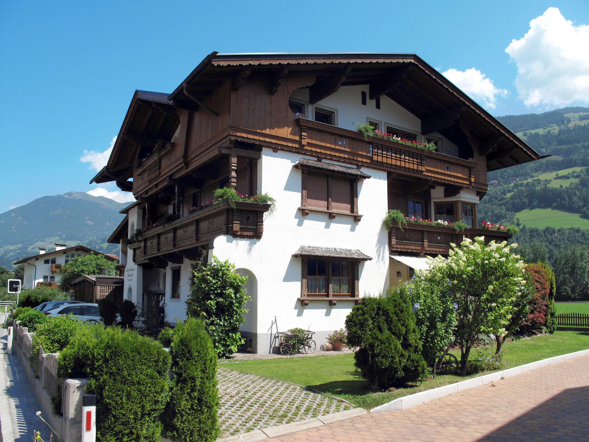Foto 8 - Apartamento de 3 quartos em Aschau im Zillertal com jardim e vista para a montanha