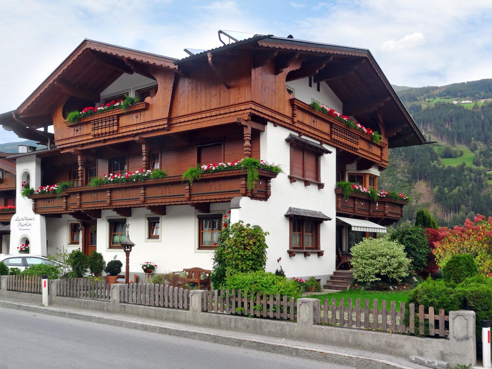 Foto 21 - Apartamento de 3 quartos em Aschau im Zillertal com jardim e vista para a montanha