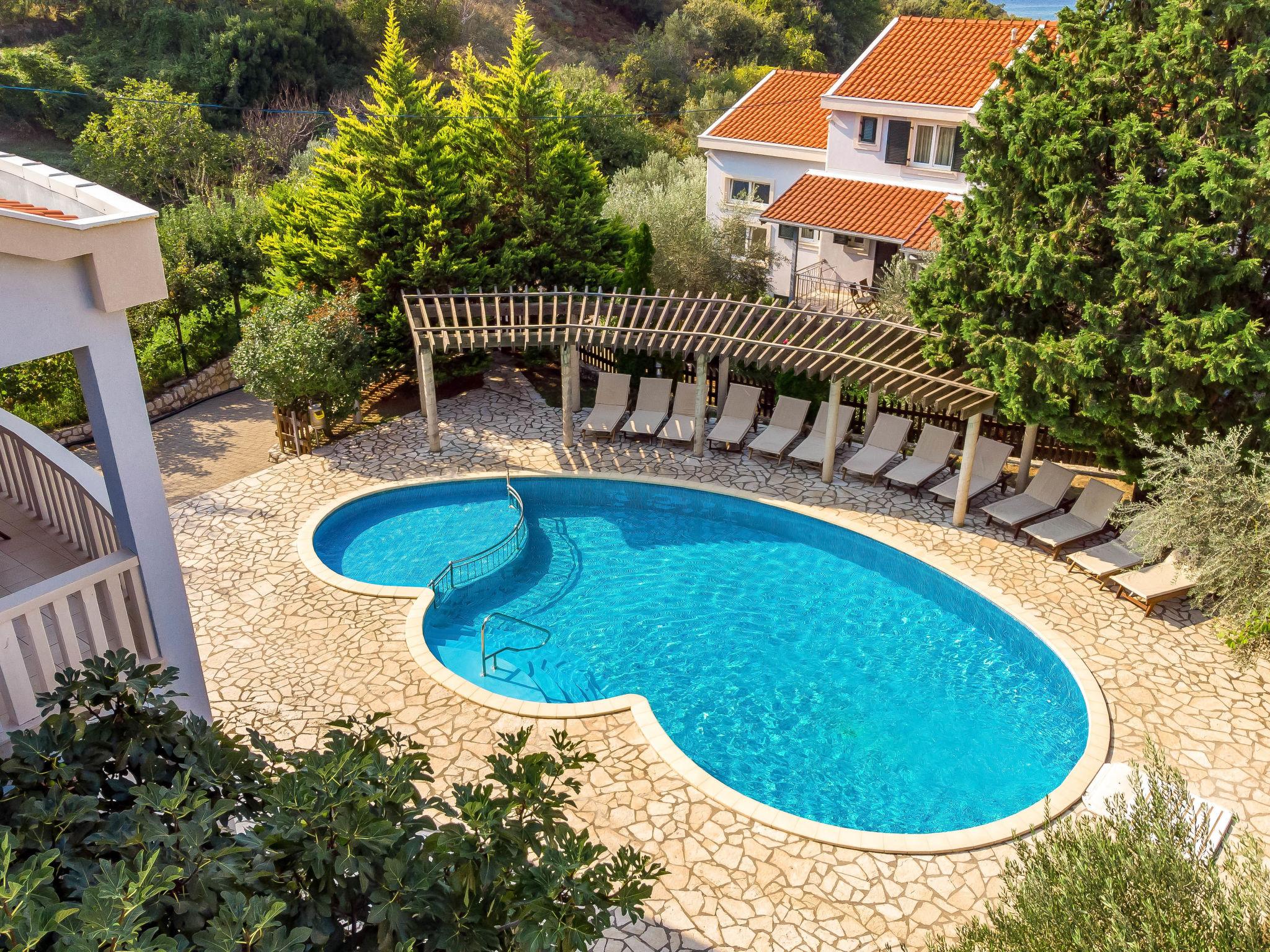 Photo 21 - 2 bedroom Apartment in Rab with swimming pool and garden