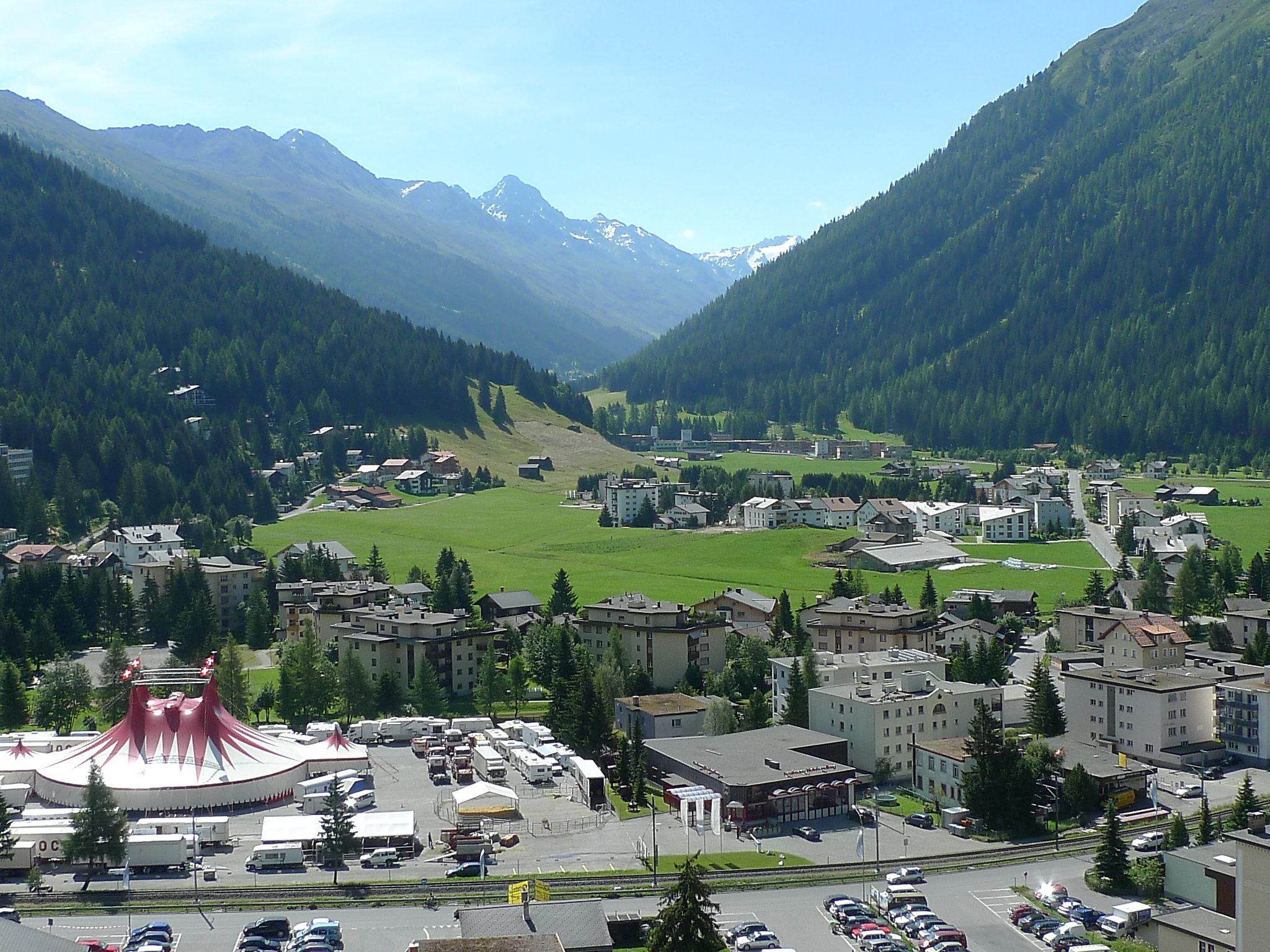 Foto 6 - Apartamento en Davos con piscina y vistas a la montaña