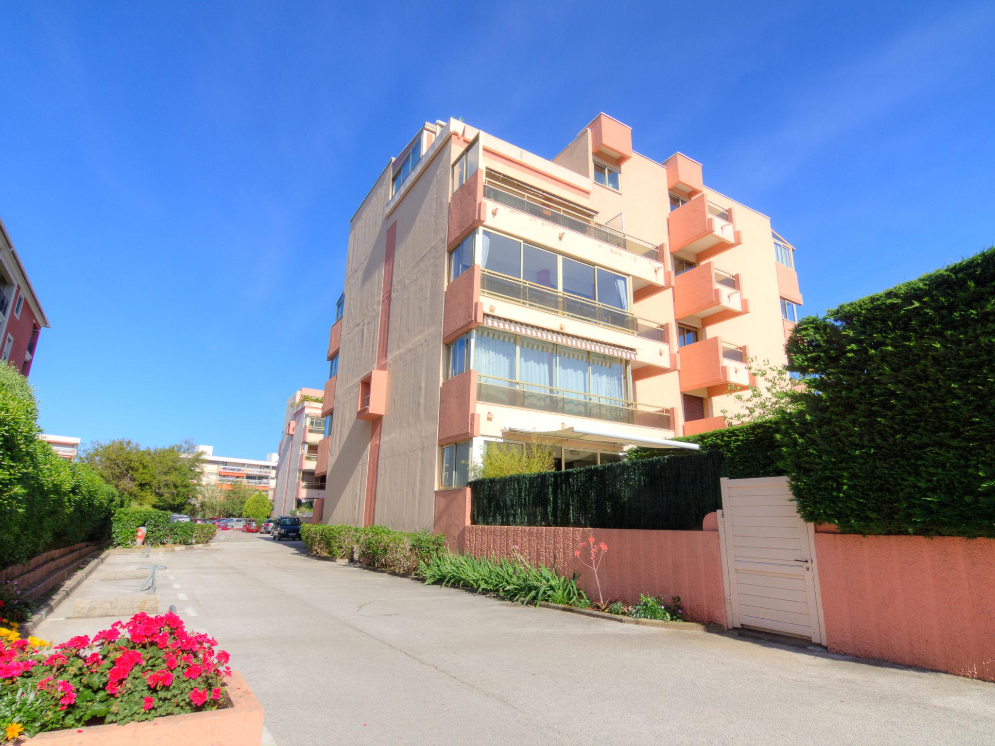 Photo 13 - Appartement de 2 chambres à Sainte-Maxime avec vues à la mer