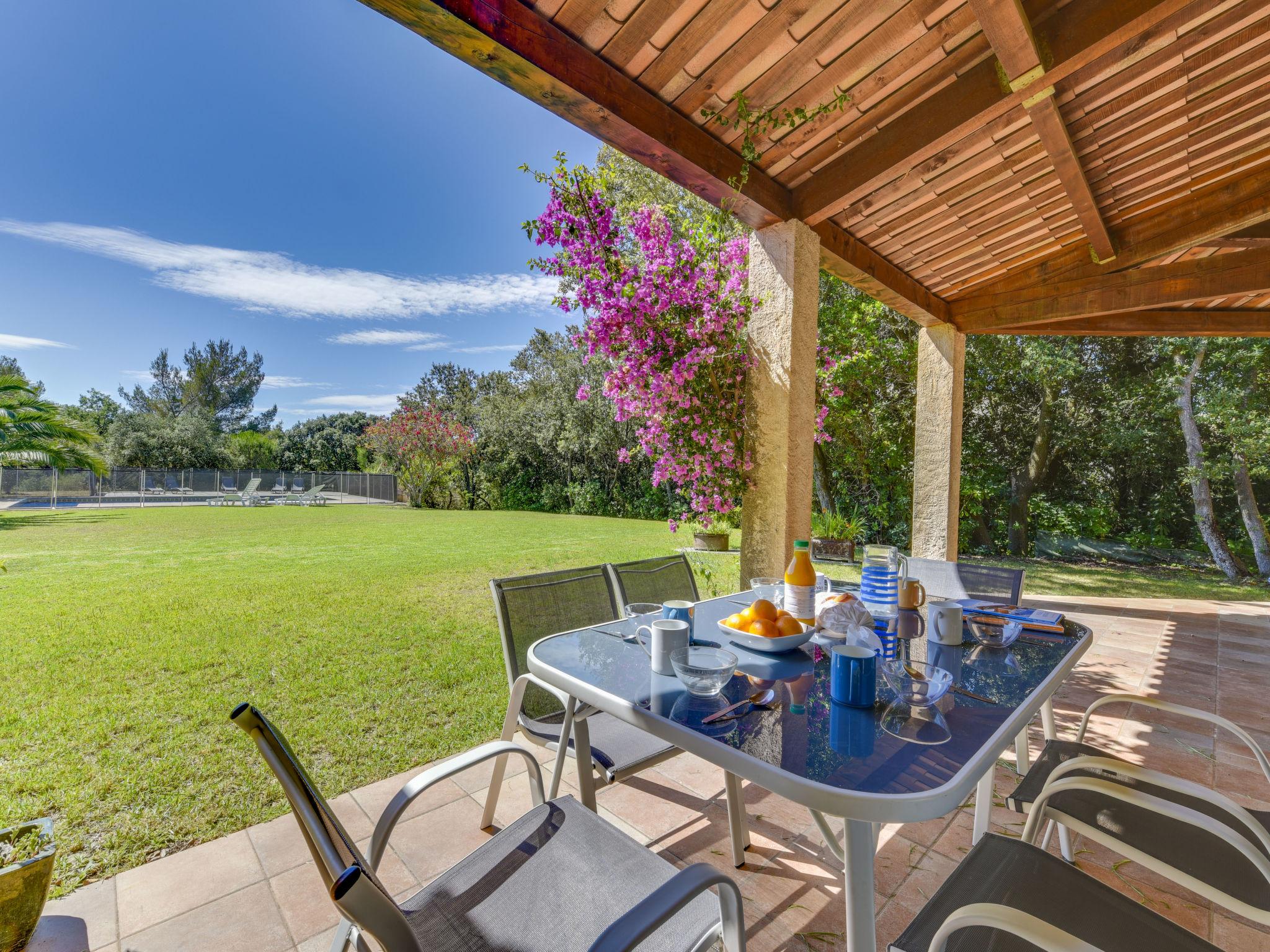 Photo 2 - Maison de 4 chambres à La Croix-Valmer avec piscine privée et jardin