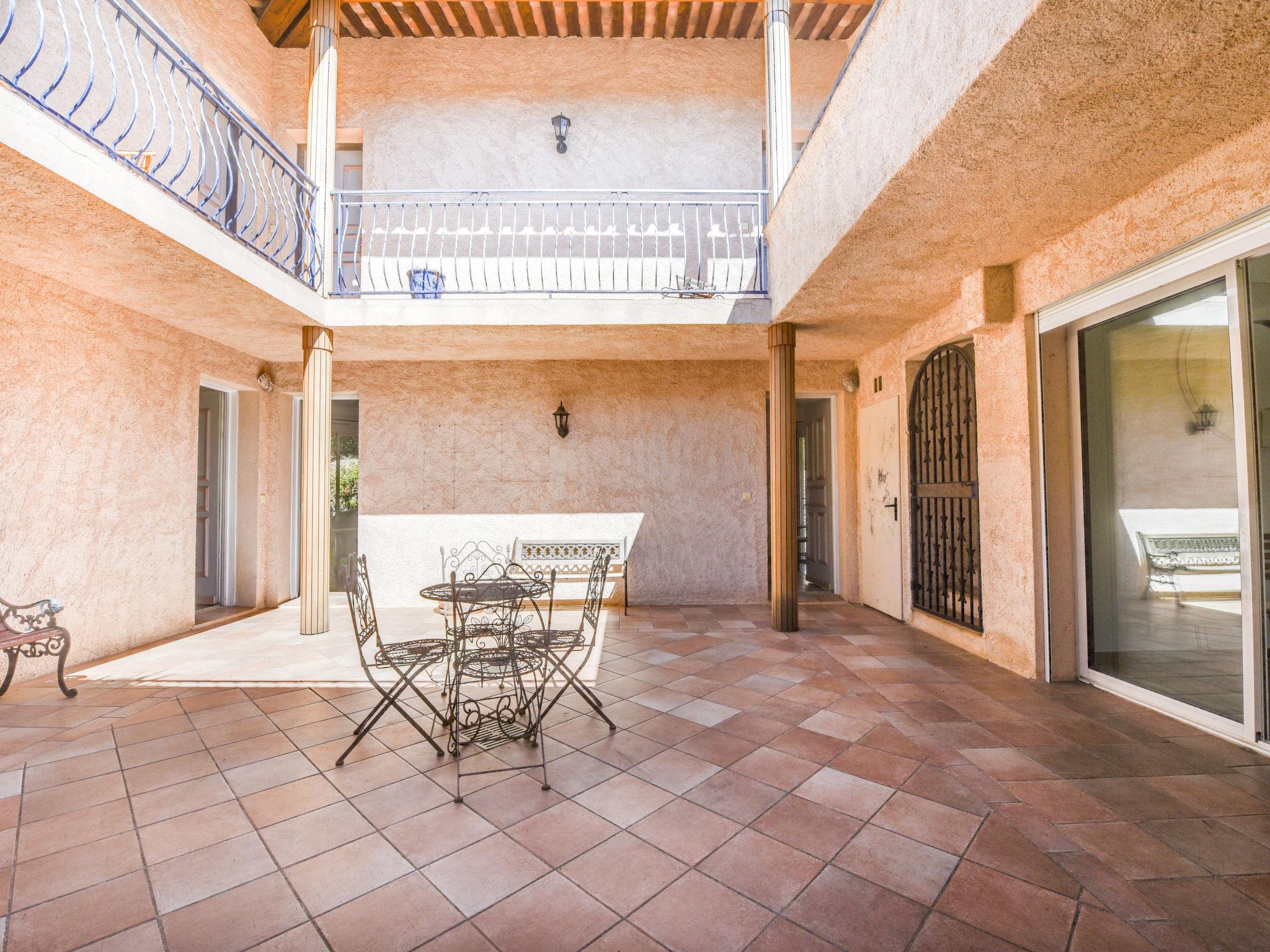 Photo 22 - Maison de 4 chambres à La Croix-Valmer avec piscine privée et vues à la mer