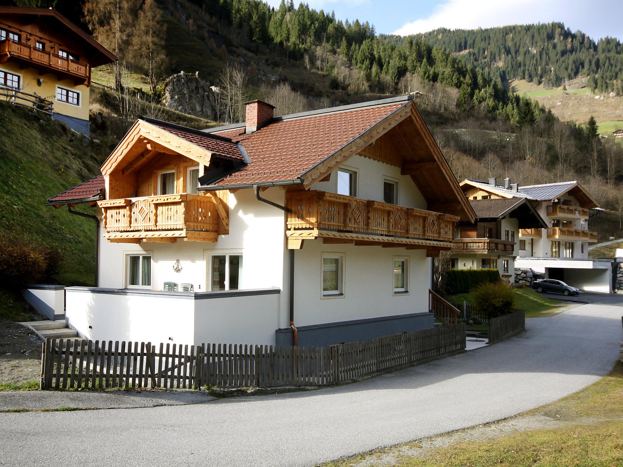 Foto 1 - Appartamento con 2 camere da letto a Großarl con giardino e vista sulle montagne