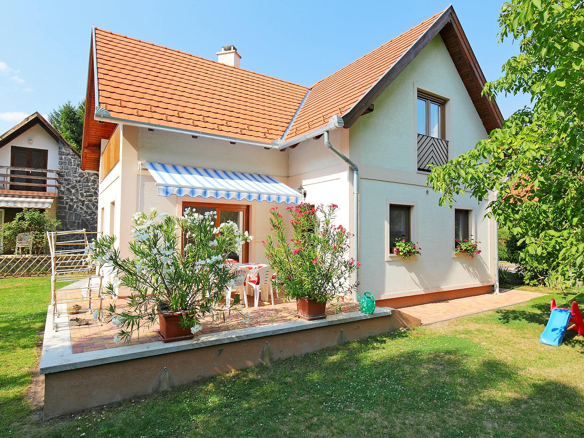 Photo 20 - Appartement de 2 chambres à Balatonakali avec jardin et vues sur la montagne