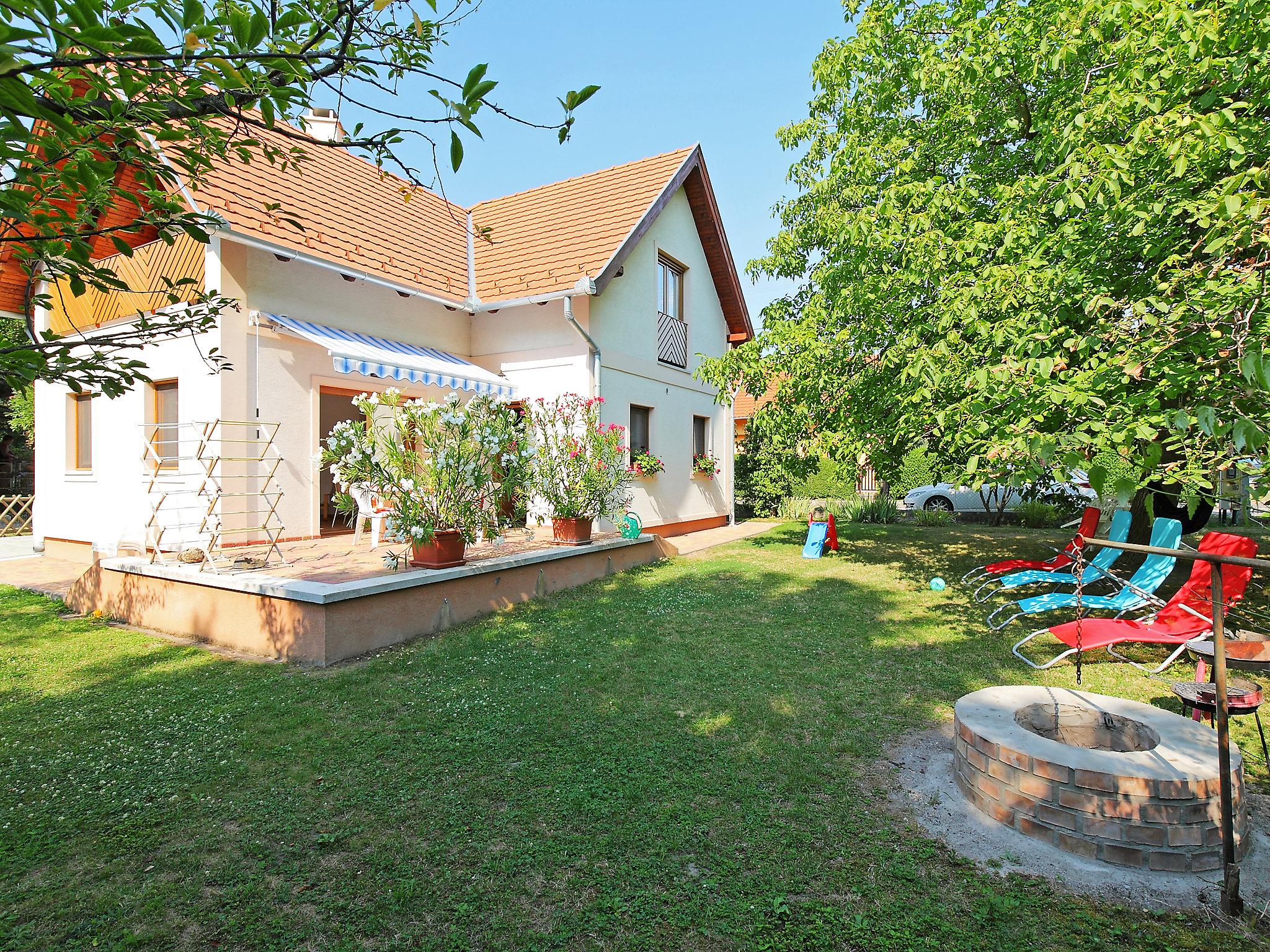 Photo 27 - Maison de 3 chambres à Balatonakali avec jardin et vues sur la montagne