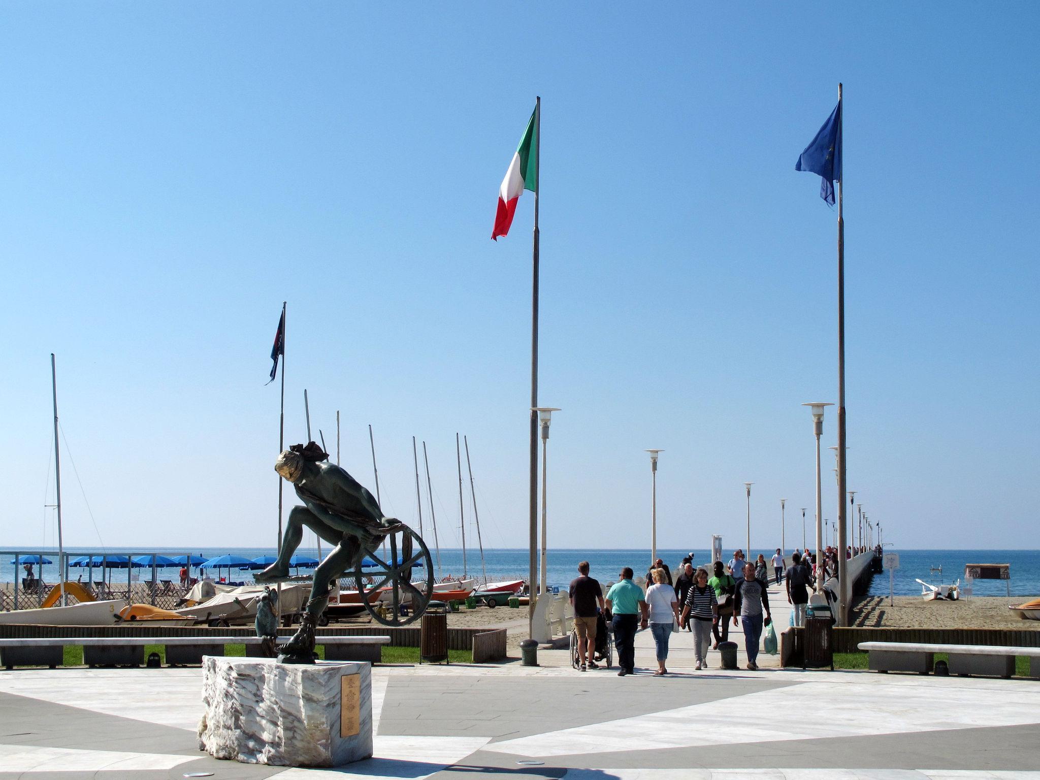 Photo 19 - Maison de 4 chambres à Forte dei Marmi avec jardin et vues à la mer