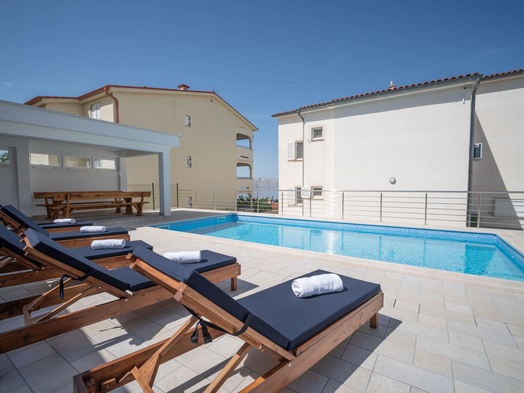 Foto 18 - Apartamento de 2 quartos em Novi Vinodolski com piscina e terraço