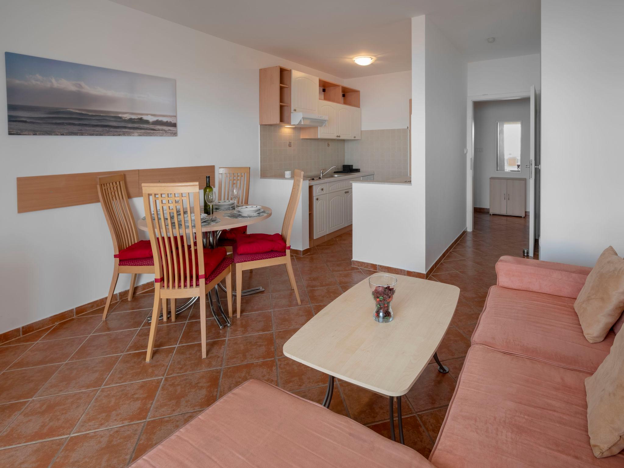 Foto 6 - Apartamento de 2 quartos em Novi Vinodolski com piscina e terraço