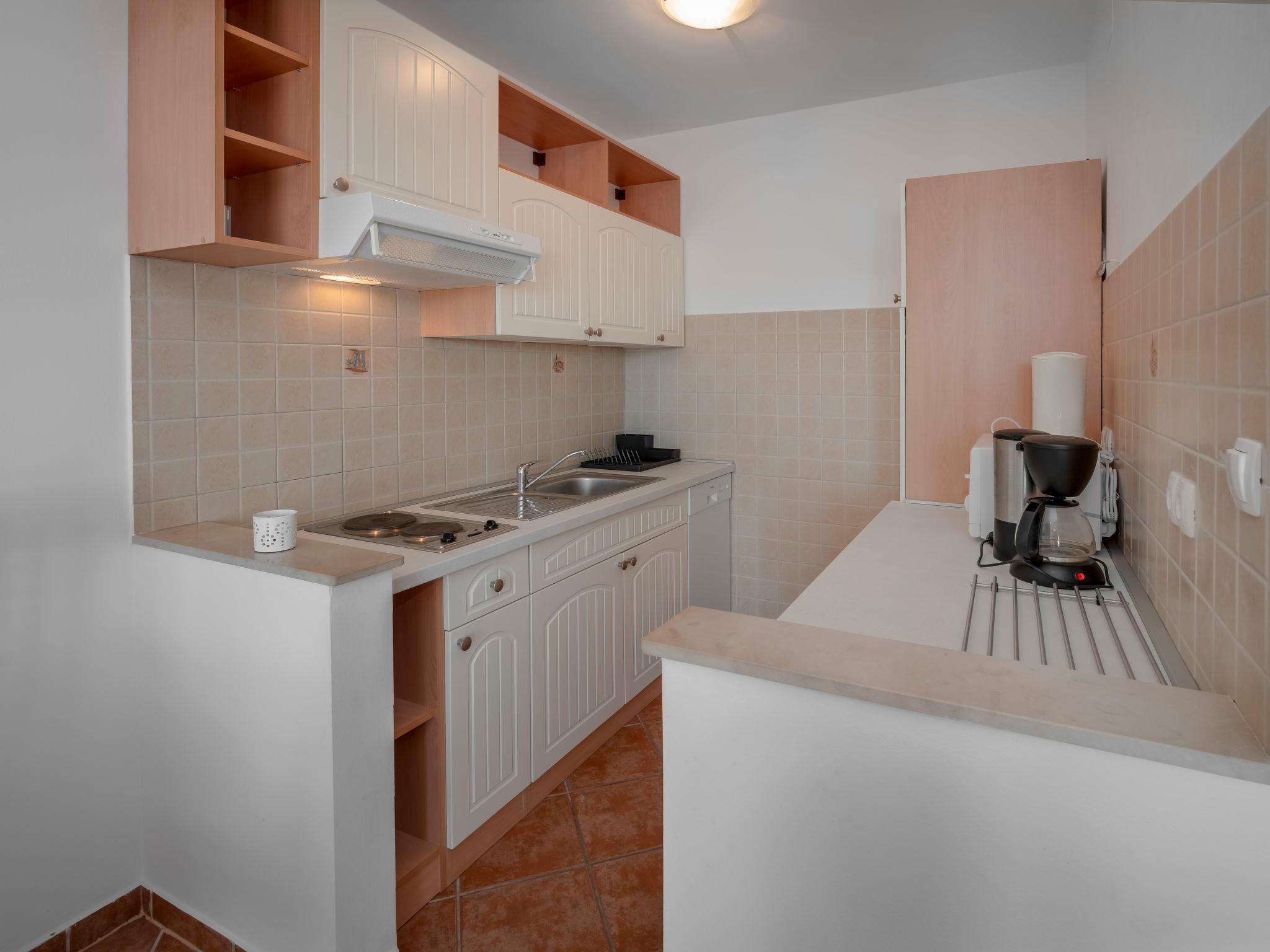 Foto 7 - Apartamento de 2 quartos em Novi Vinodolski com piscina e terraço