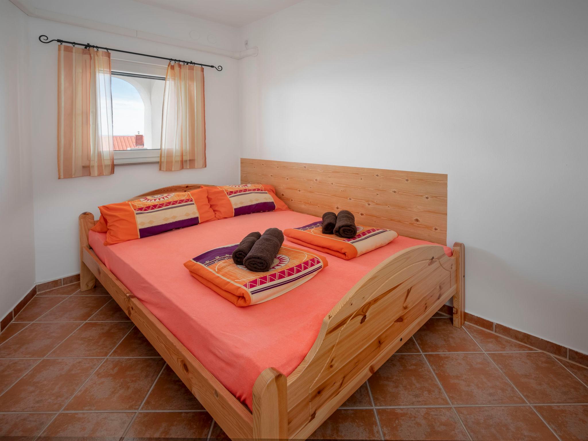 Foto 9 - Appartamento con 2 camere da letto a Novi Vinodolski con piscina e terrazza