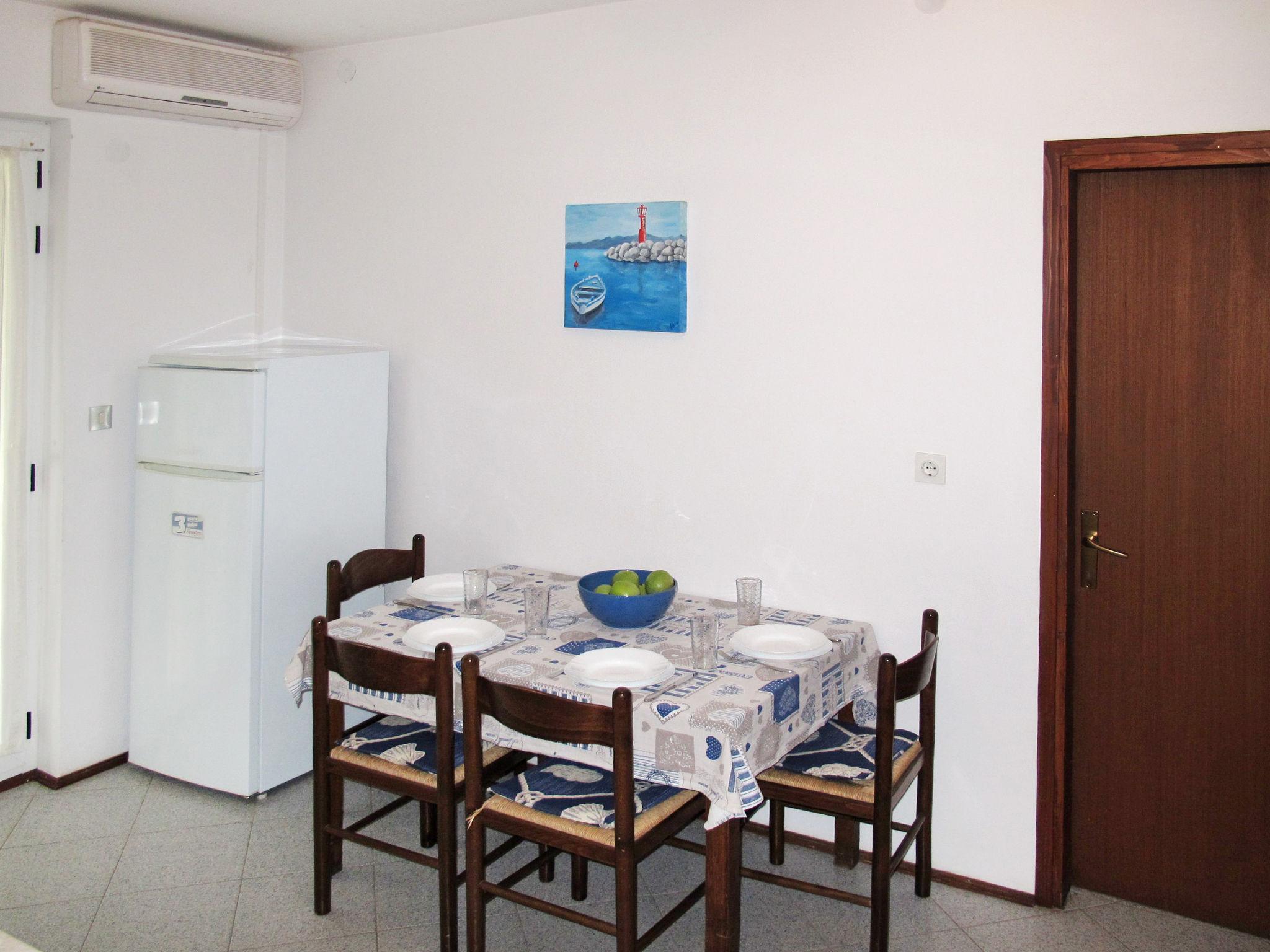 Photo 8 - 2 bedroom Apartment in Tar-Vabriga with swimming pool and garden