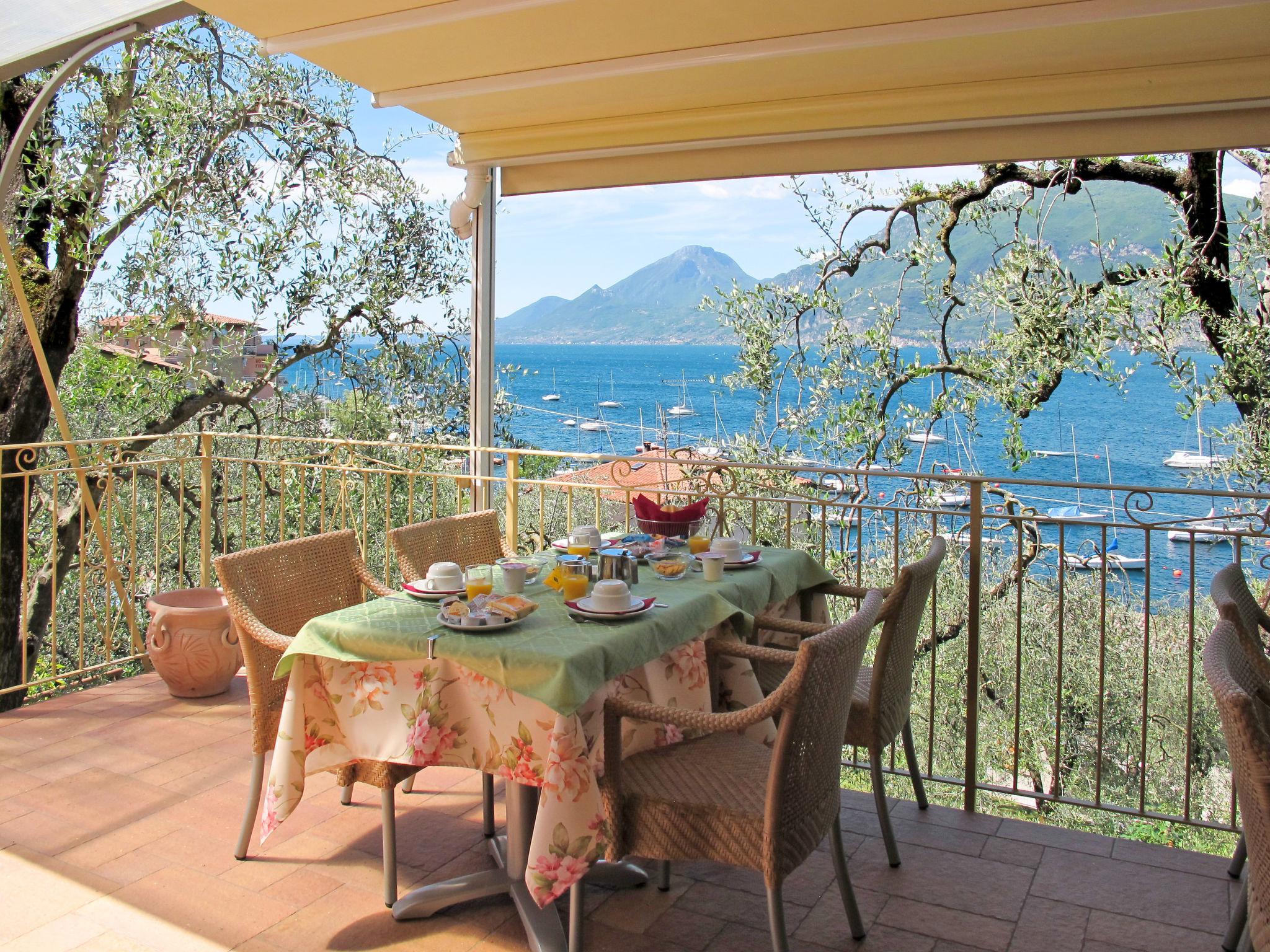 Foto 20 - Apartamento de 1 habitación en Brenzone sul Garda con terraza y vistas a la montaña