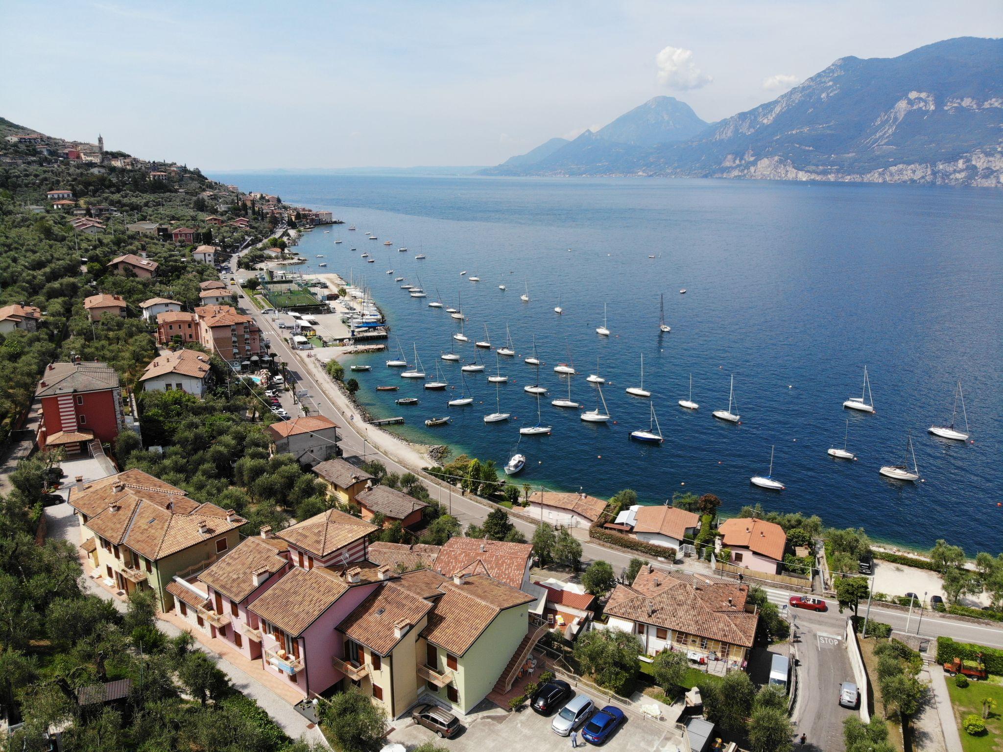 Photo 2 - Appartement de 1 chambre à Brenzone sul Garda avec terrasse et vues sur la montagne