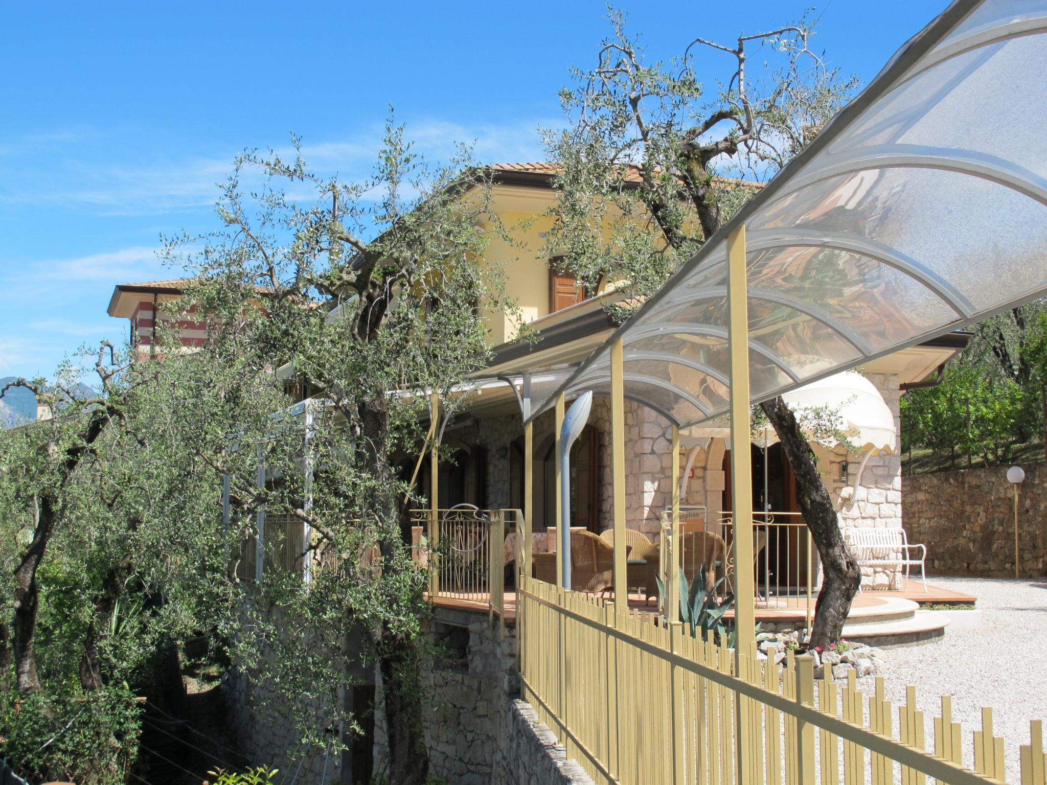 Photo 12 - Apartment in Brenzone sul Garda with garden and mountain view