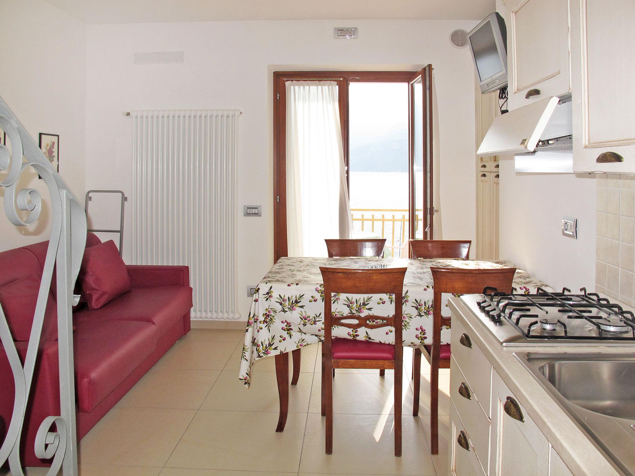 Foto 5 - Apartamento de 1 habitación en Brenzone sul Garda con jardín y terraza