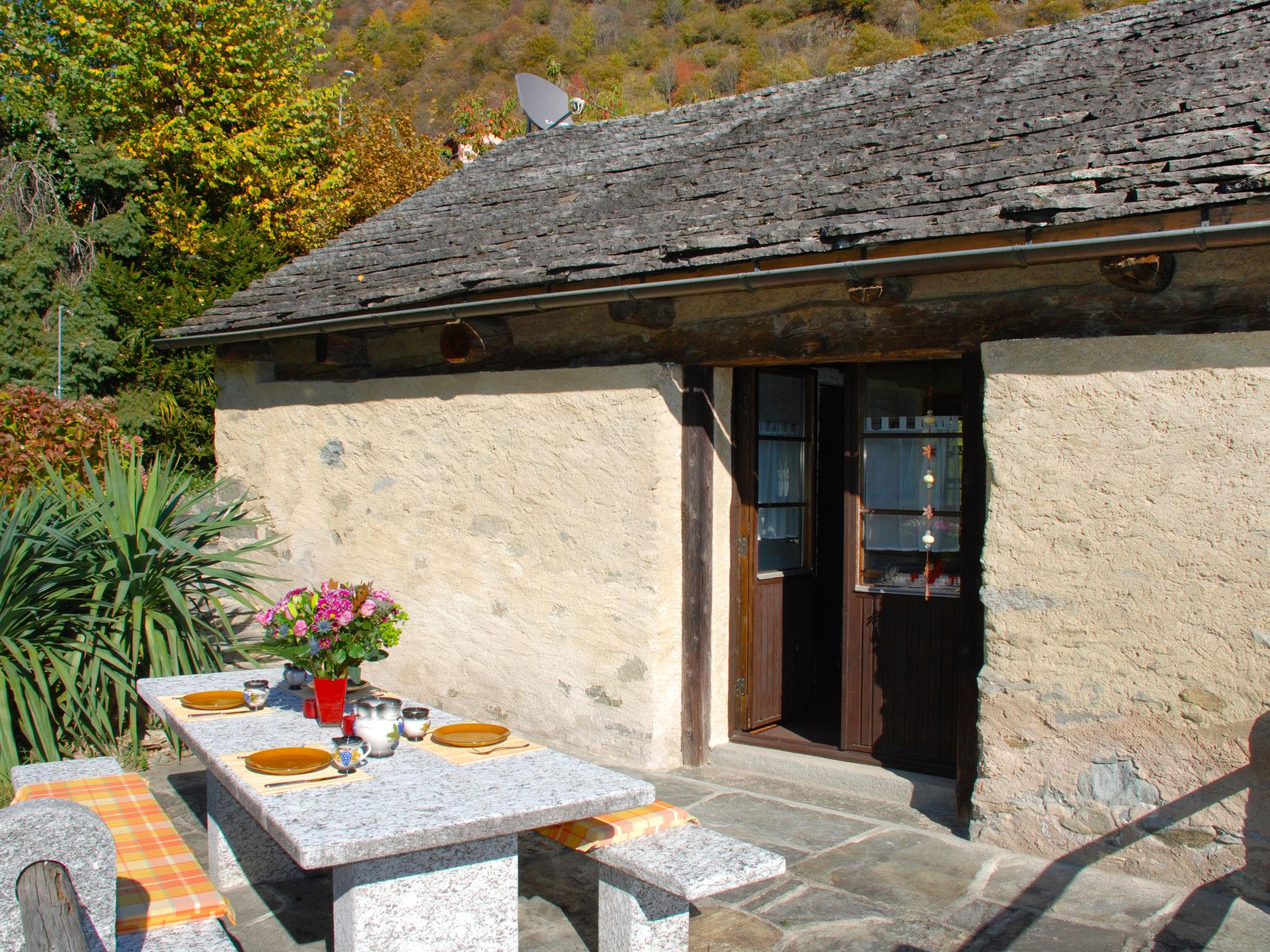 Photo 1 - Maison de 1 chambre à Blenio avec jardin et terrasse