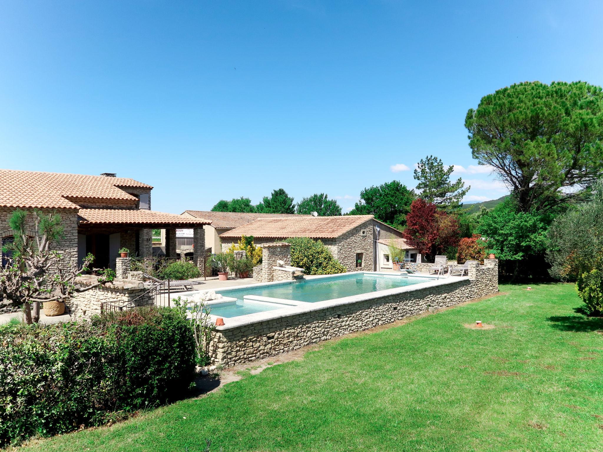 Photo 1 - Maison de 2 chambres à Velleron avec piscine et terrasse