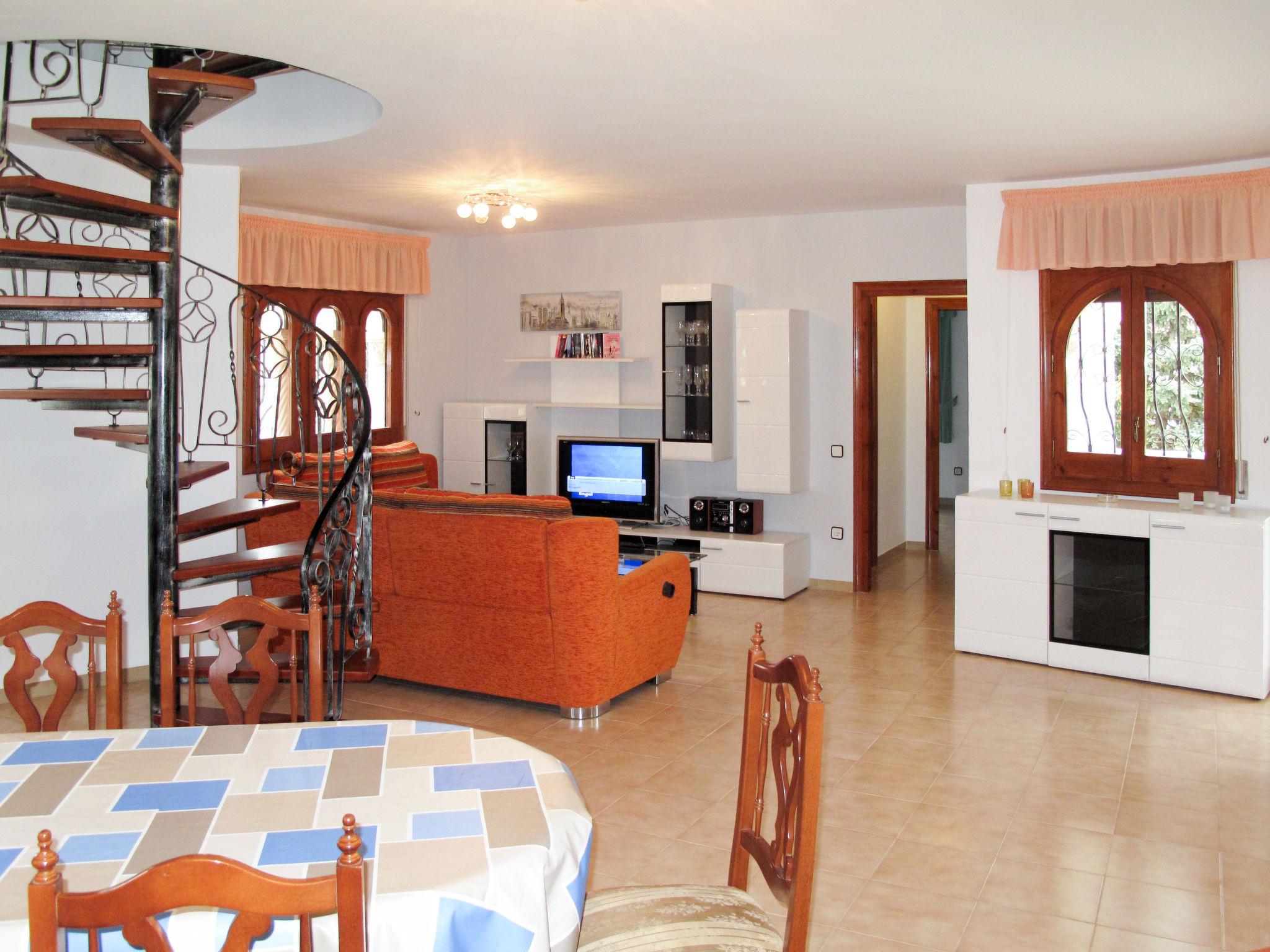 Photo 3 - 3 bedroom House in Mont-roig del Camp with private pool and sea view