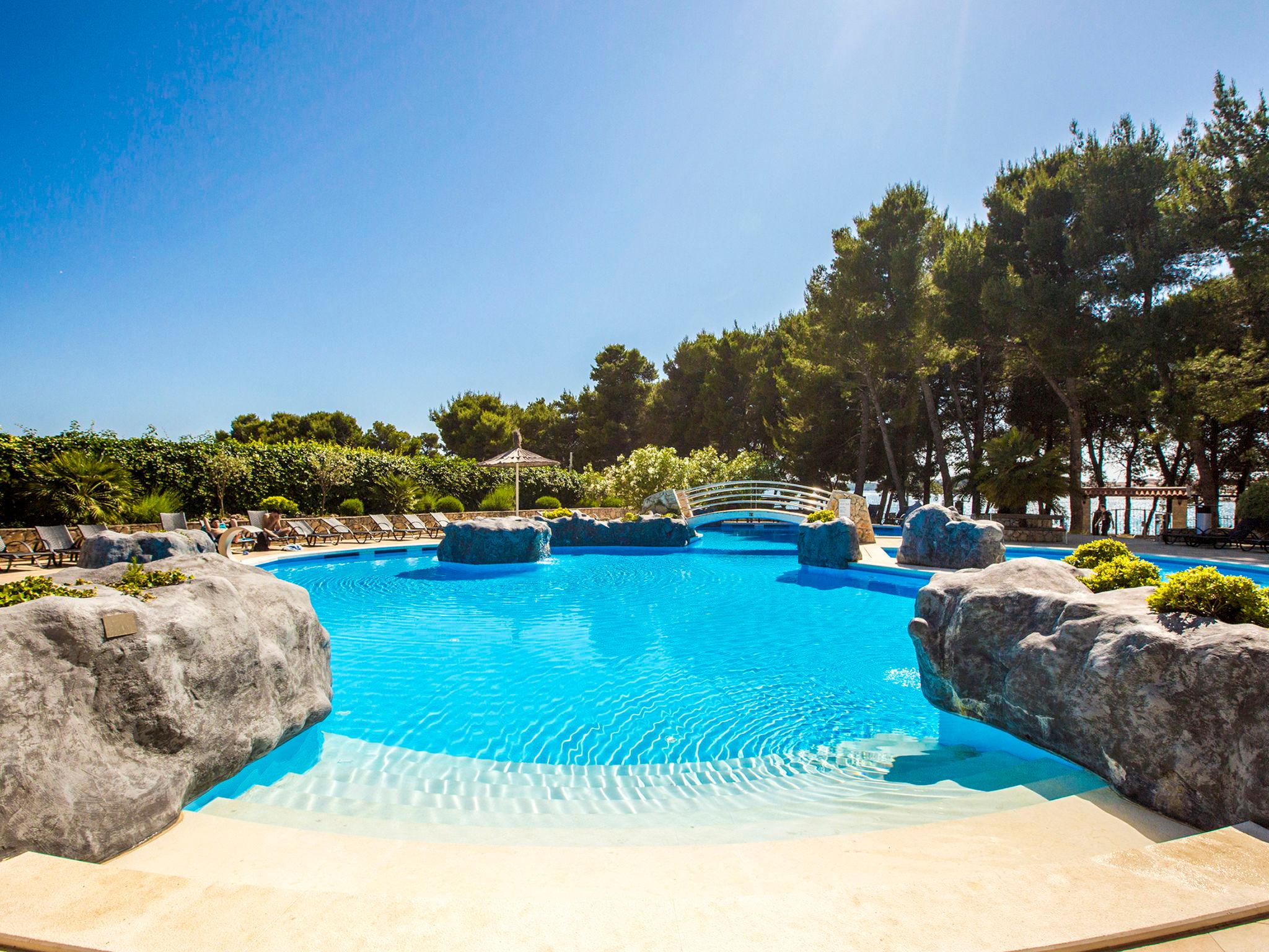 Photo 1 - Appartement de 2 chambres à Vodice avec piscine et jardin