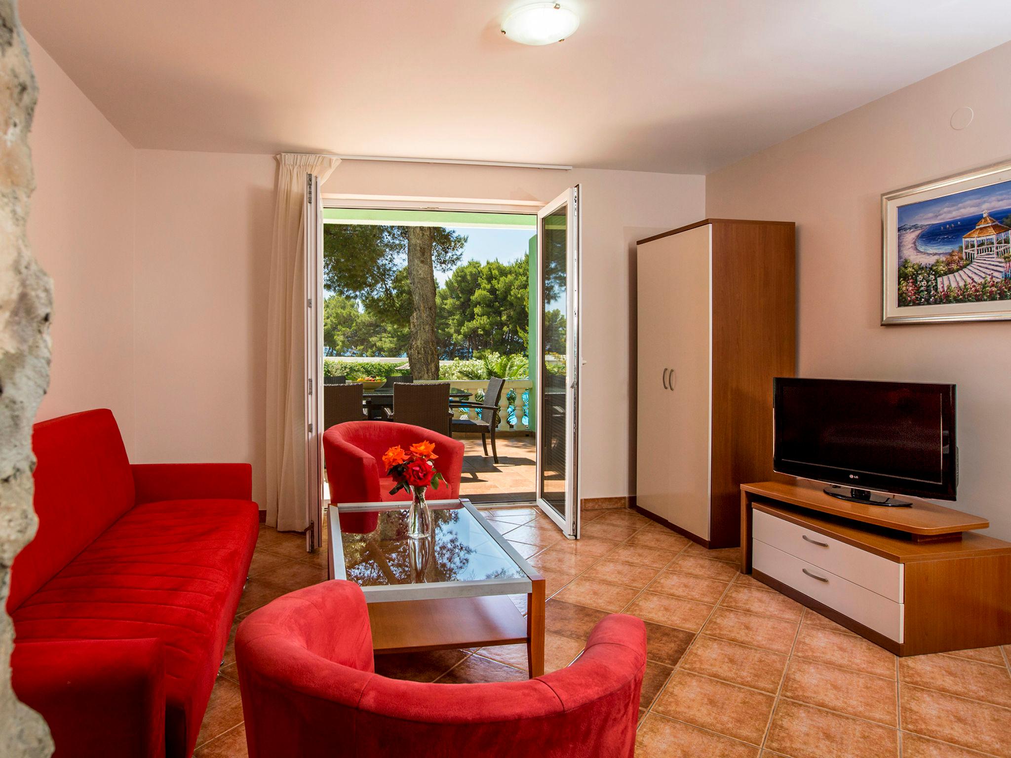 Foto 5 - Apartamento de 2 quartos em Vodice com piscina e vistas do mar