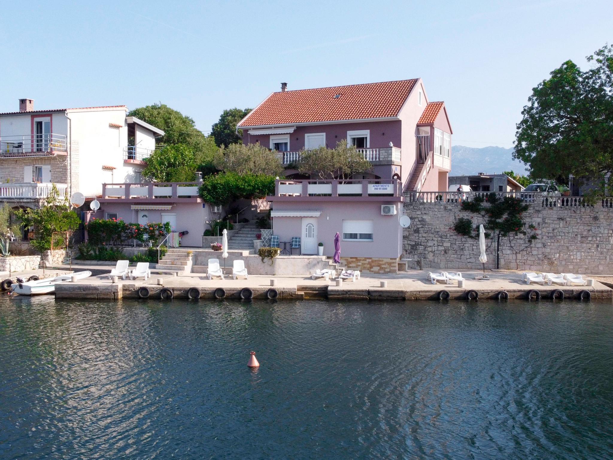 Foto 21 - Apartamento de 2 habitaciones en Obrovac con terraza y vistas al mar
