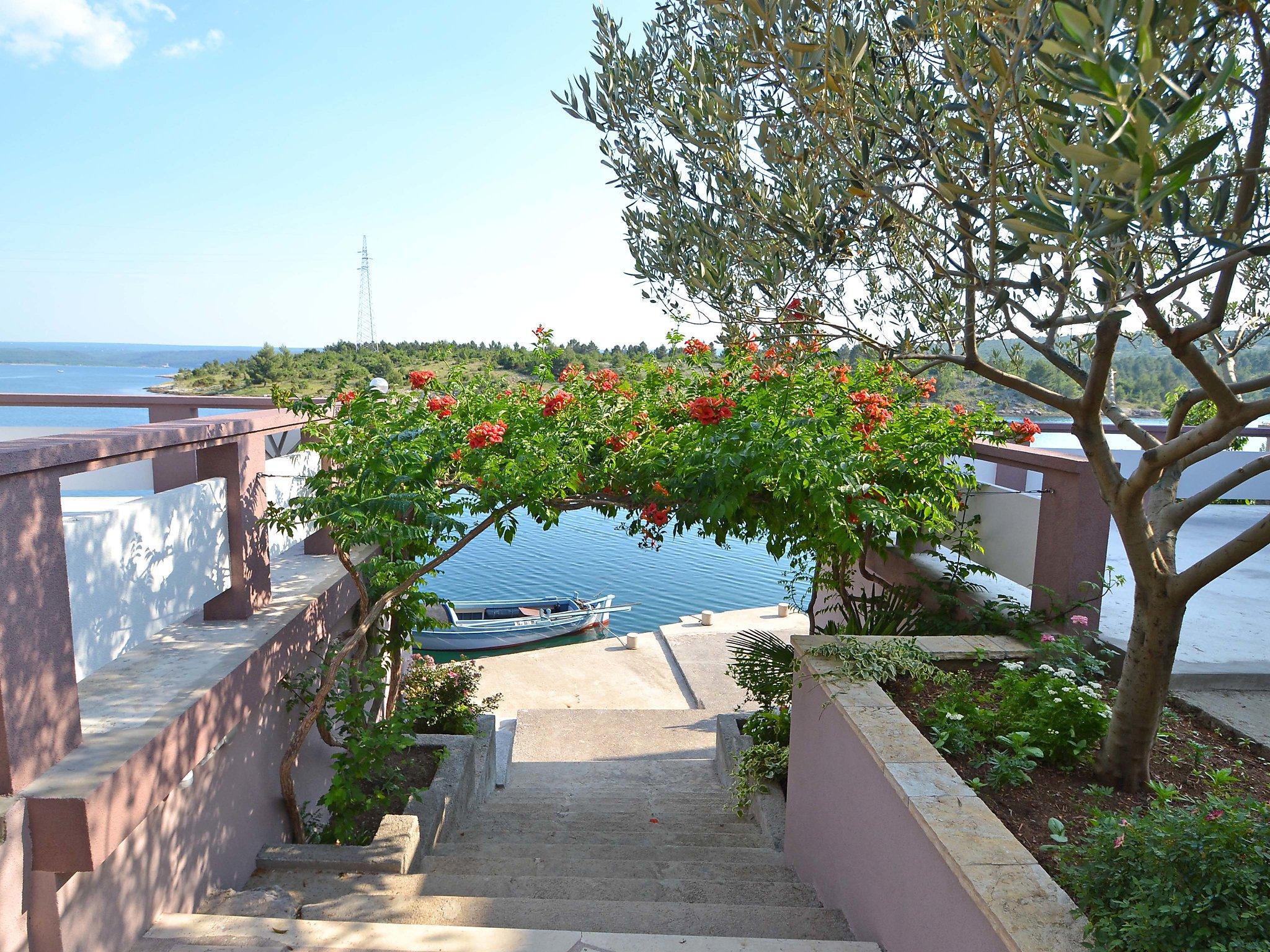 Photo 11 - Appartement de 2 chambres à Obrovac avec terrasse et vues à la mer