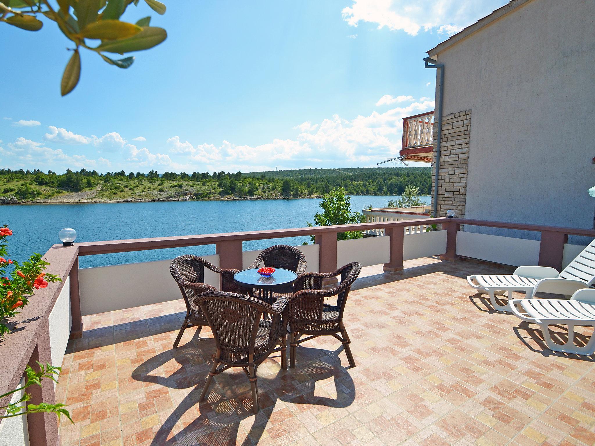Foto 11 - Apartment mit 1 Schlafzimmer in Obrovac mit terrasse und blick aufs meer