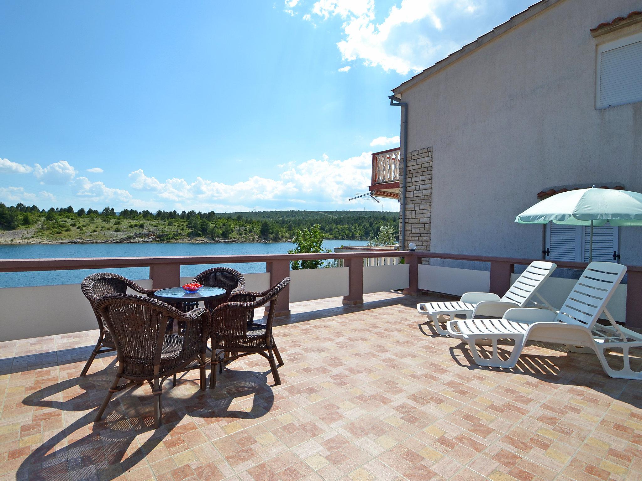 Foto 8 - Apartment mit 1 Schlafzimmer in Obrovac mit terrasse und blick aufs meer