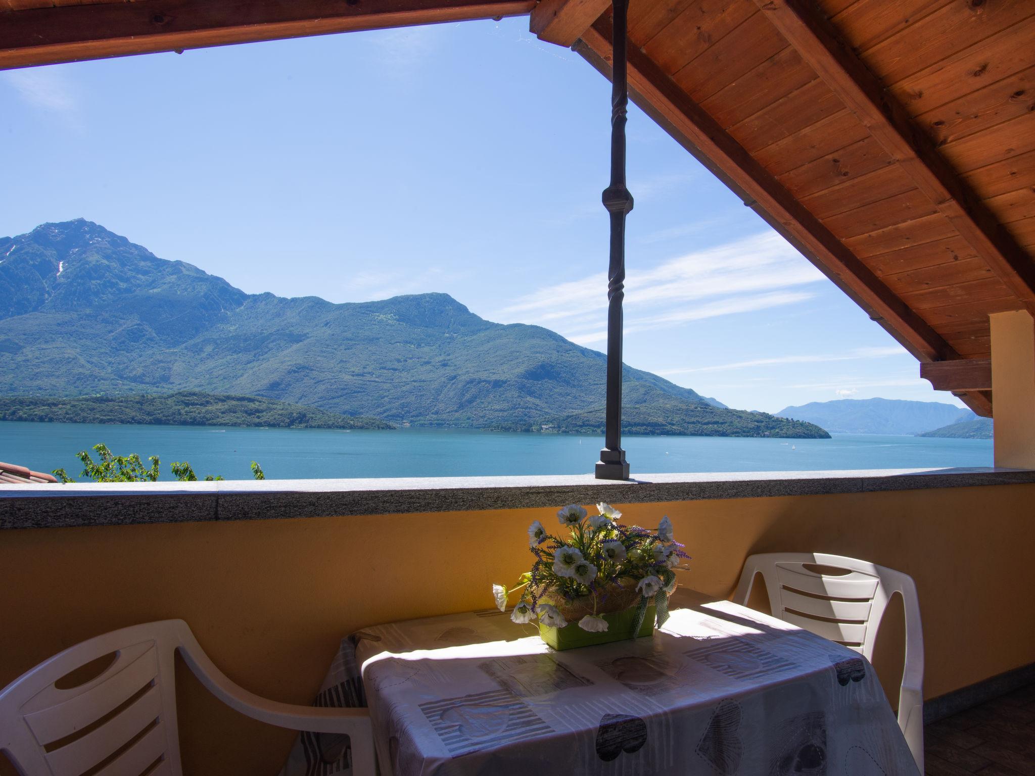 Photo 2 - Appartement de 1 chambre à Domaso avec terrasse et vues sur la montagne