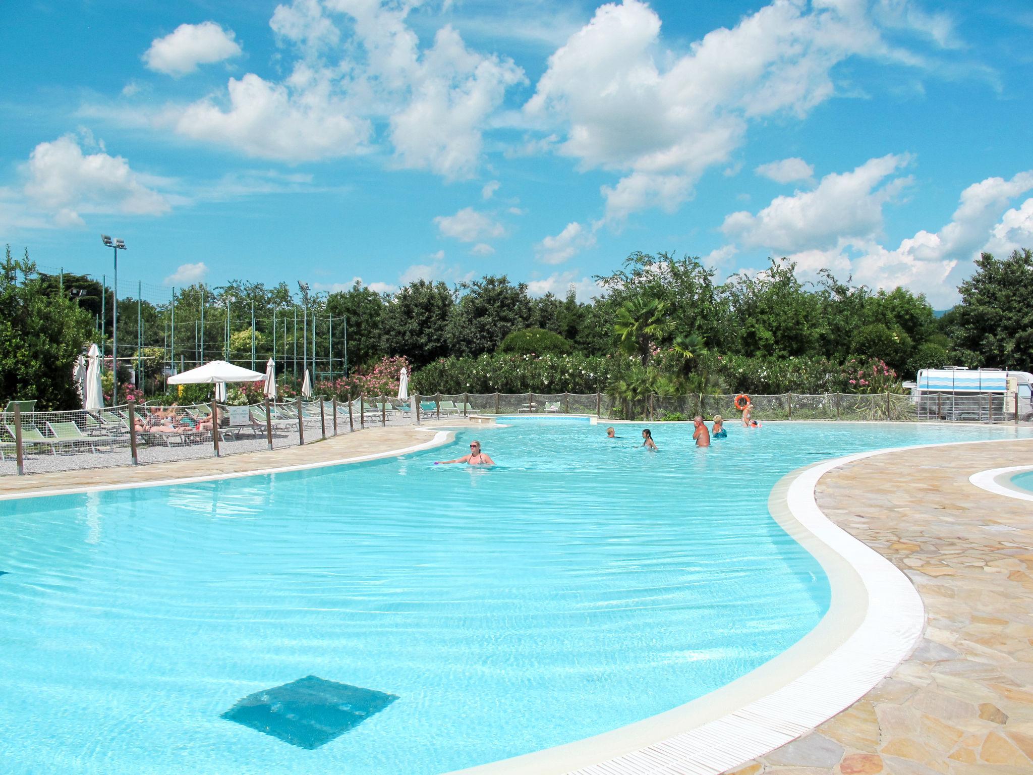 Photo 10 - Appartement de 2 chambres à Manerba del Garda avec piscine et vues sur la montagne