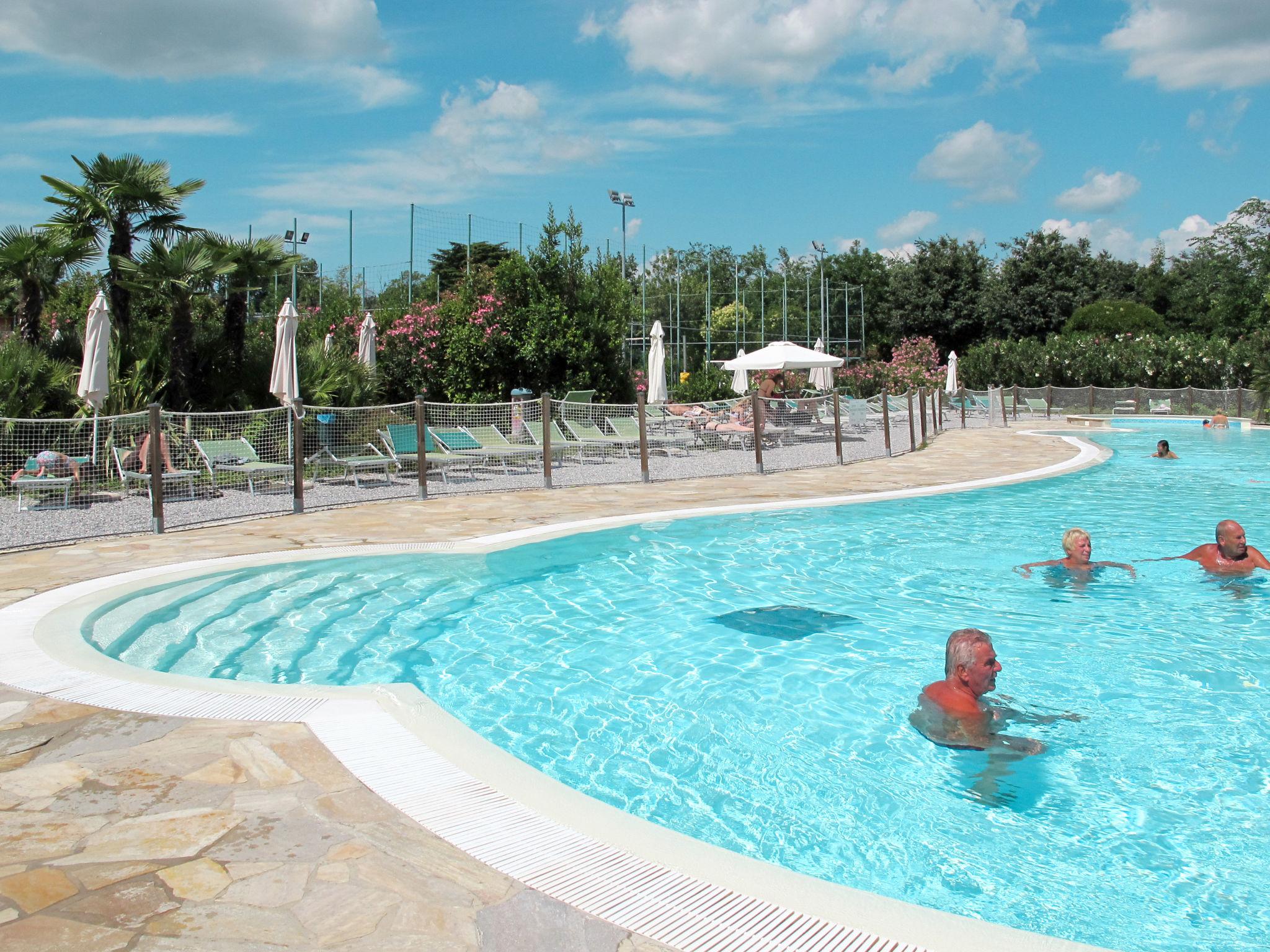 Photo 12 - 2 bedroom Apartment in Manerba del Garda with swimming pool and mountain view