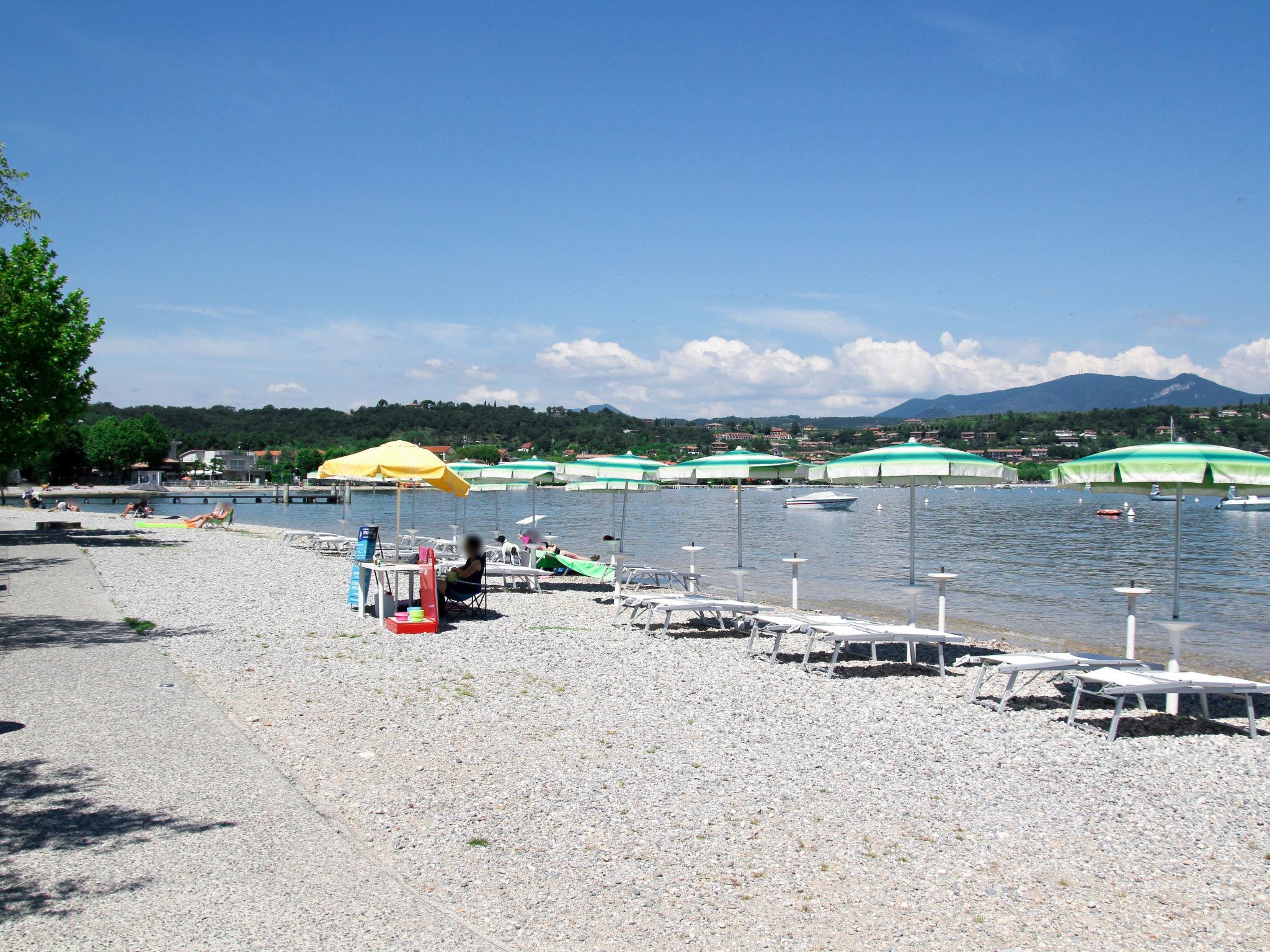 Photo 19 - 2 bedroom Apartment in Manerba del Garda with swimming pool and mountain view