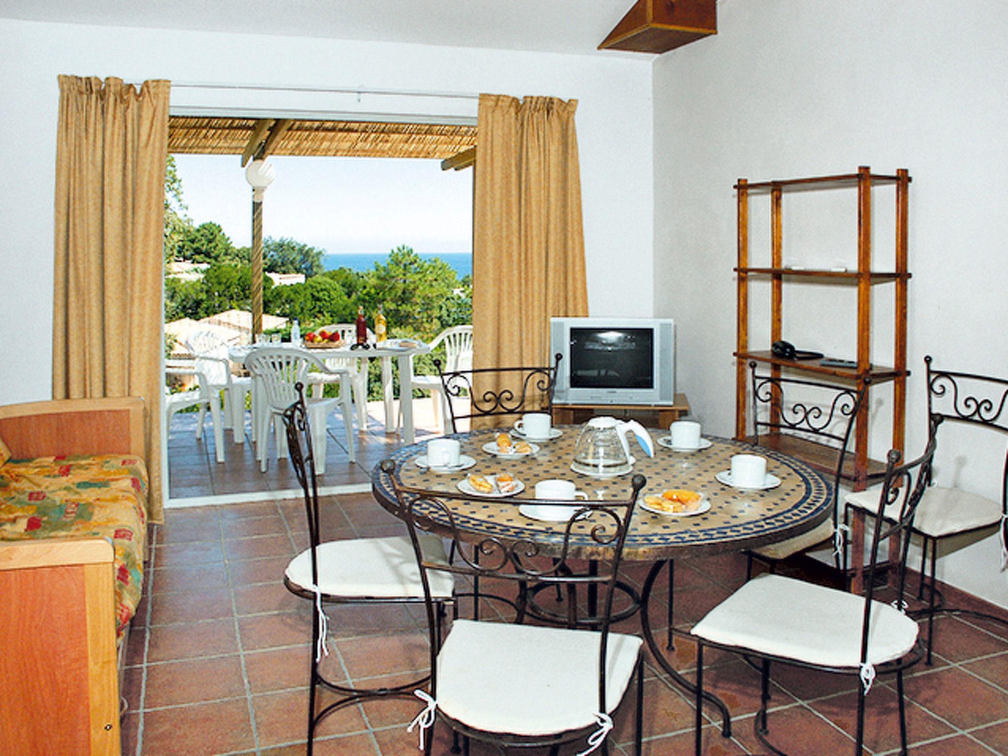 Photo 3 - Maison de 2 chambres à Sari-Solenzara avec piscine et jardin