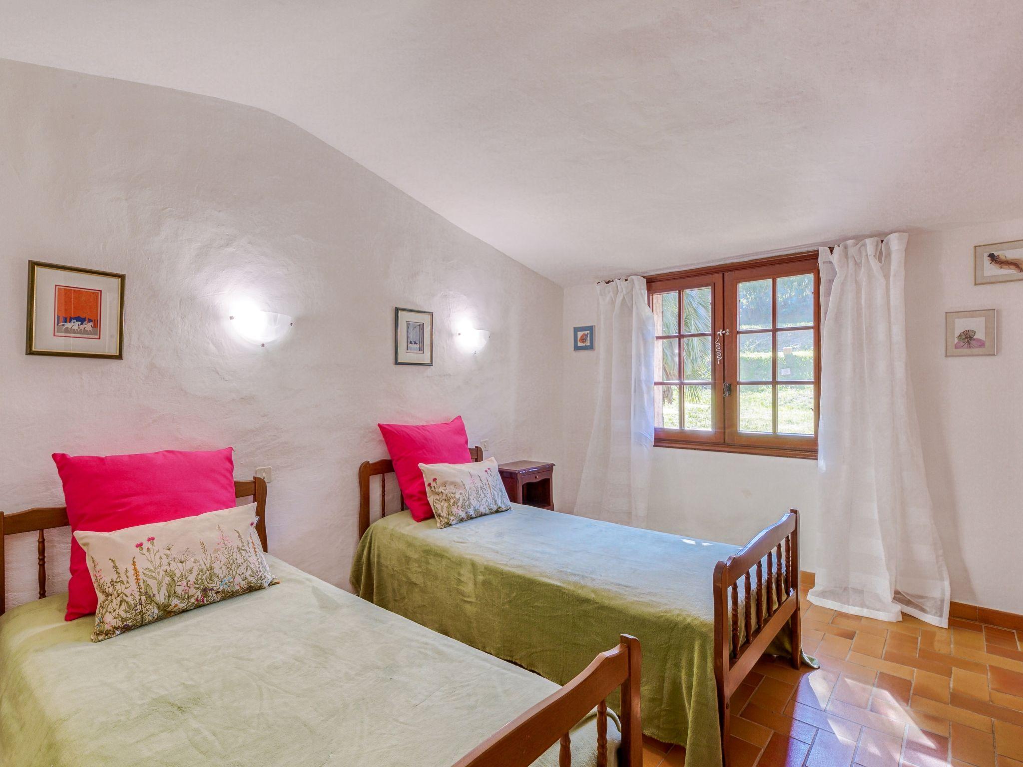 Foto 5 - Apartment mit 2 Schlafzimmern in Sainte-Maxime mit terrasse und blick aufs meer