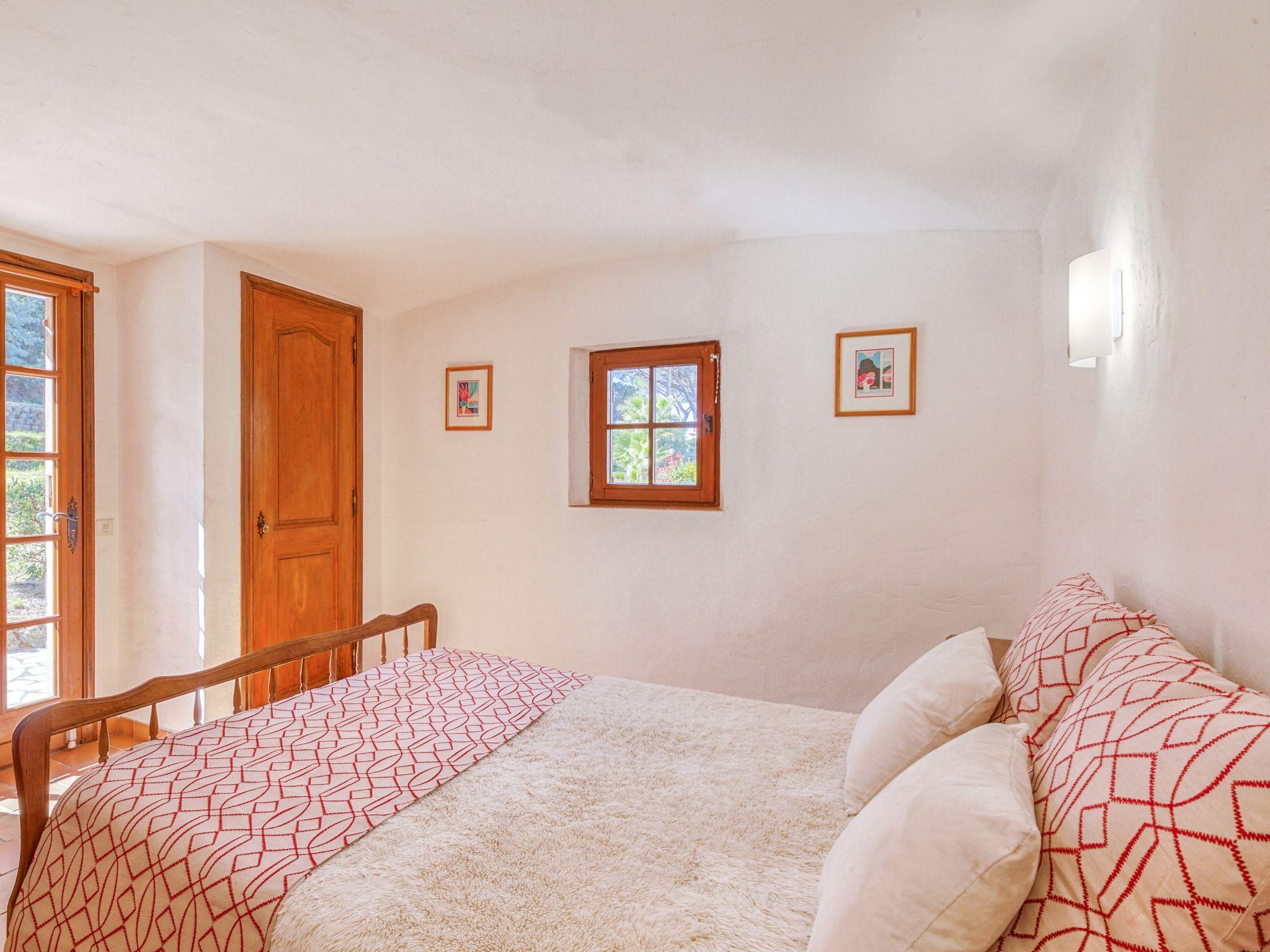 Photo 4 - Appartement de 2 chambres à Sainte-Maxime avec terrasse et vues à la mer