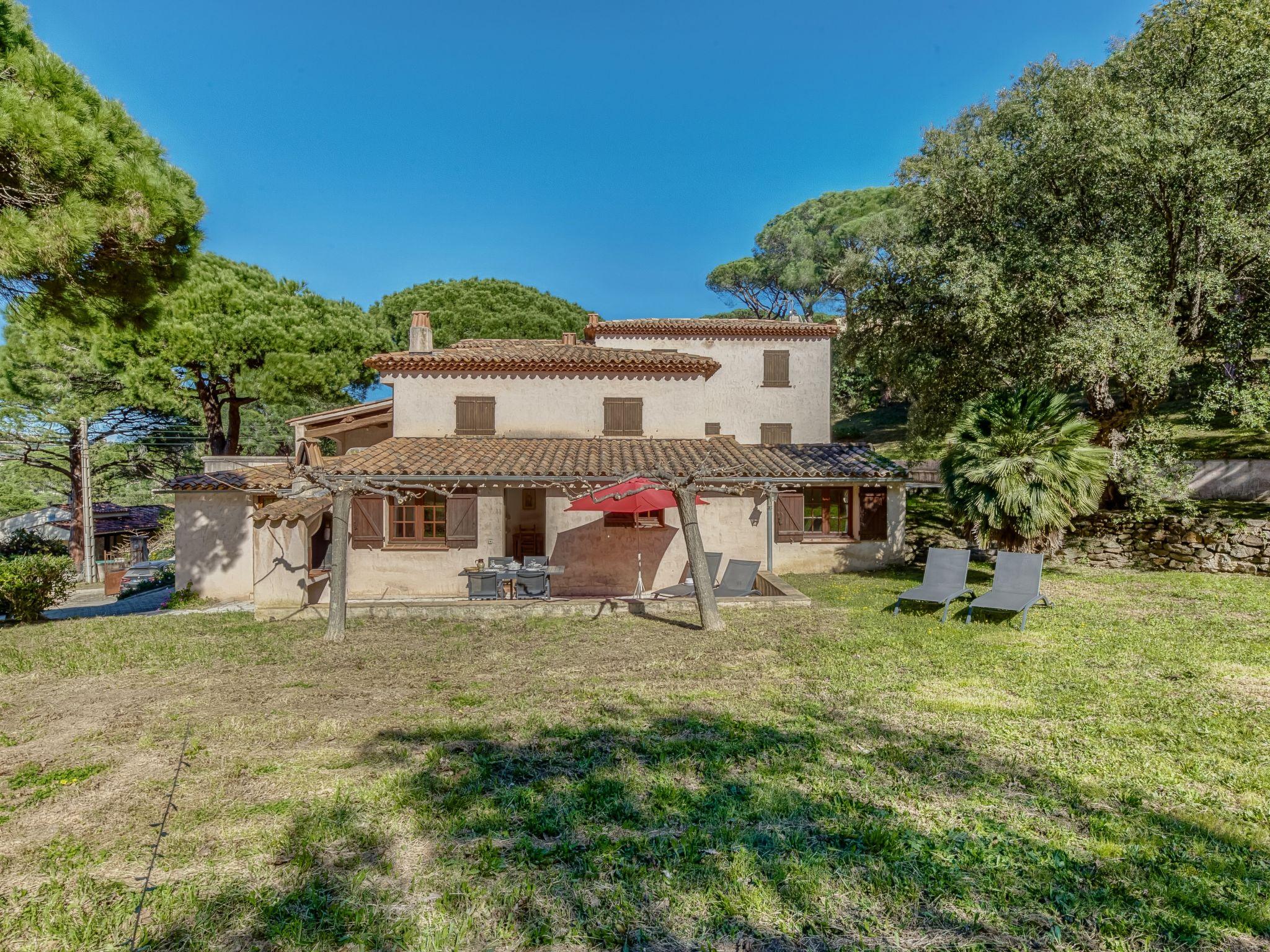 Foto 11 - Appartamento con 2 camere da letto a Sainte-Maxime con terrazza e vista mare