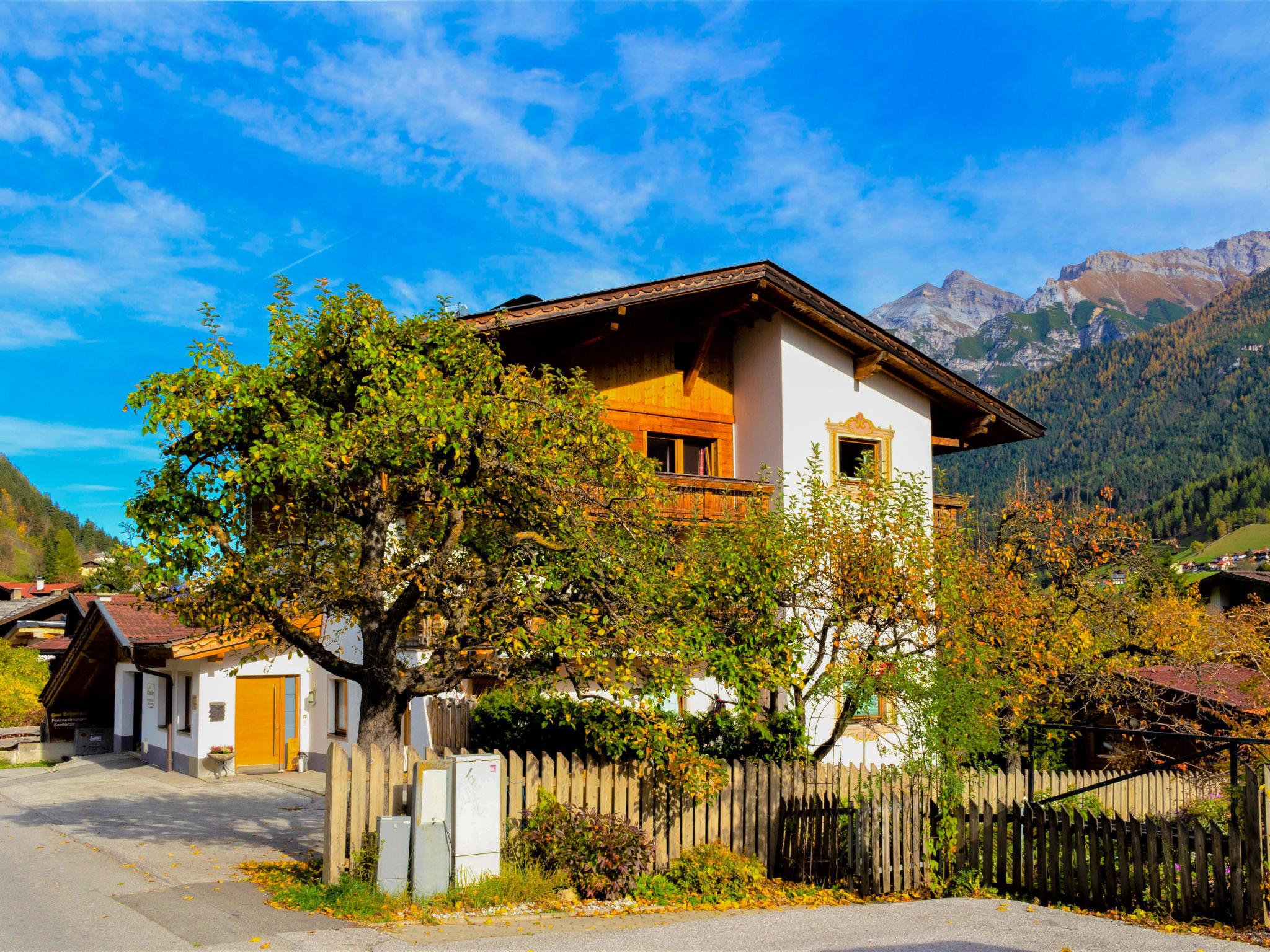 Foto 1 - Appartamento con 4 camere da letto a Neustift im Stubaital con vista sulle montagne