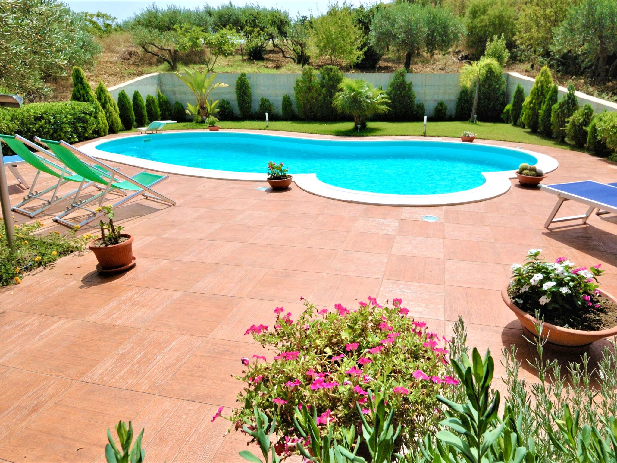 Photo 15 - 4 bedroom House in Buseto Palizzolo with private pool and garden